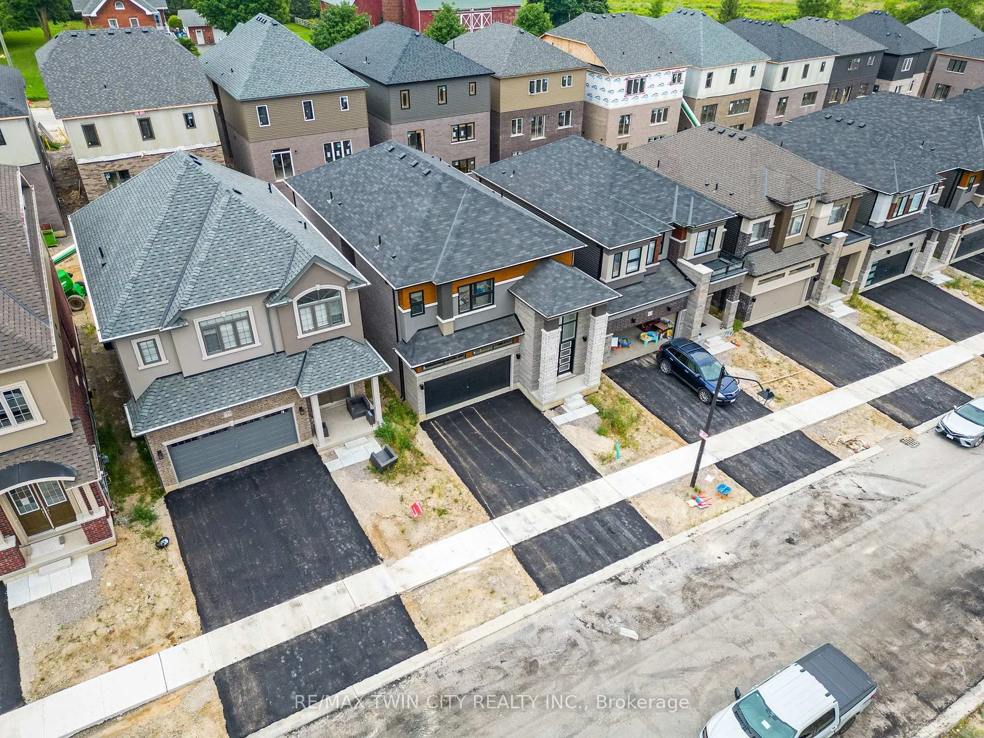Photo 5 of 61 George Brier Drive E, Brant, Paris — HOMEH
