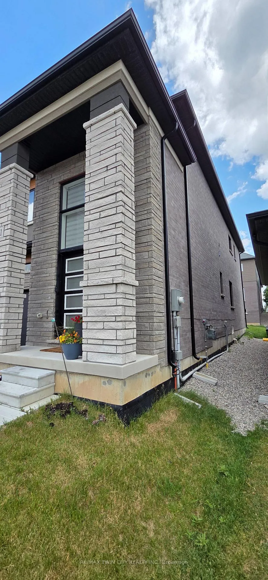 Photo 9 of 61 George Brier Drive E, Brant, Paris — HOMEH