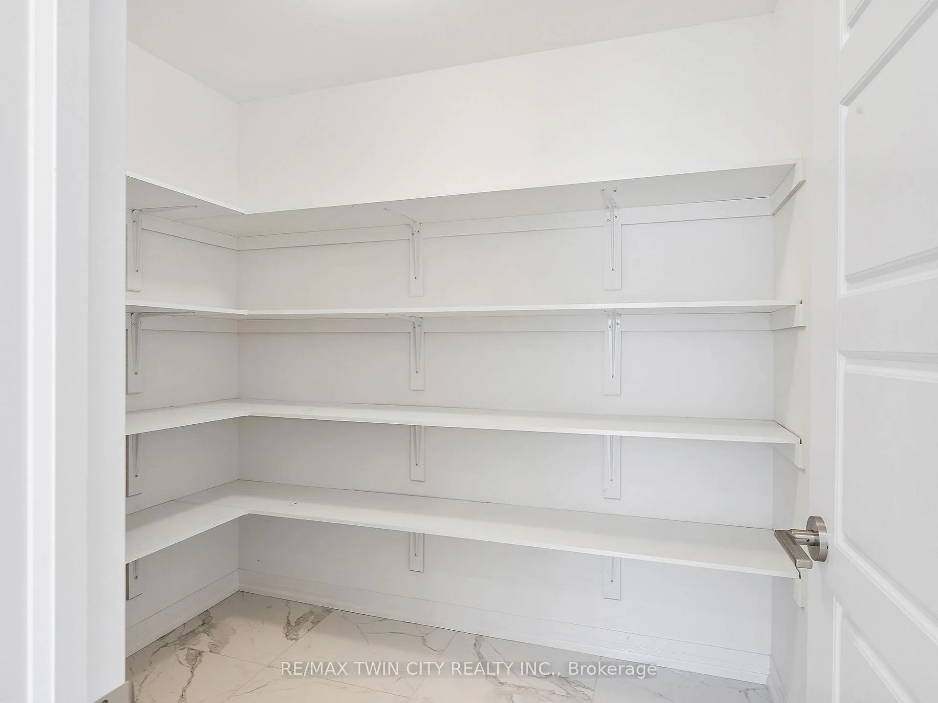 Photo 25 of 61 George Brier Drive E, Brant, Paris — HOMEH