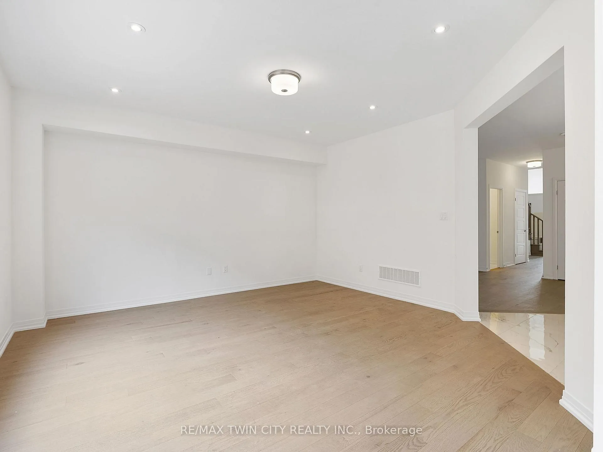 Photo 33 of 61 George Brier Drive E, Brant, Paris — HOMEH