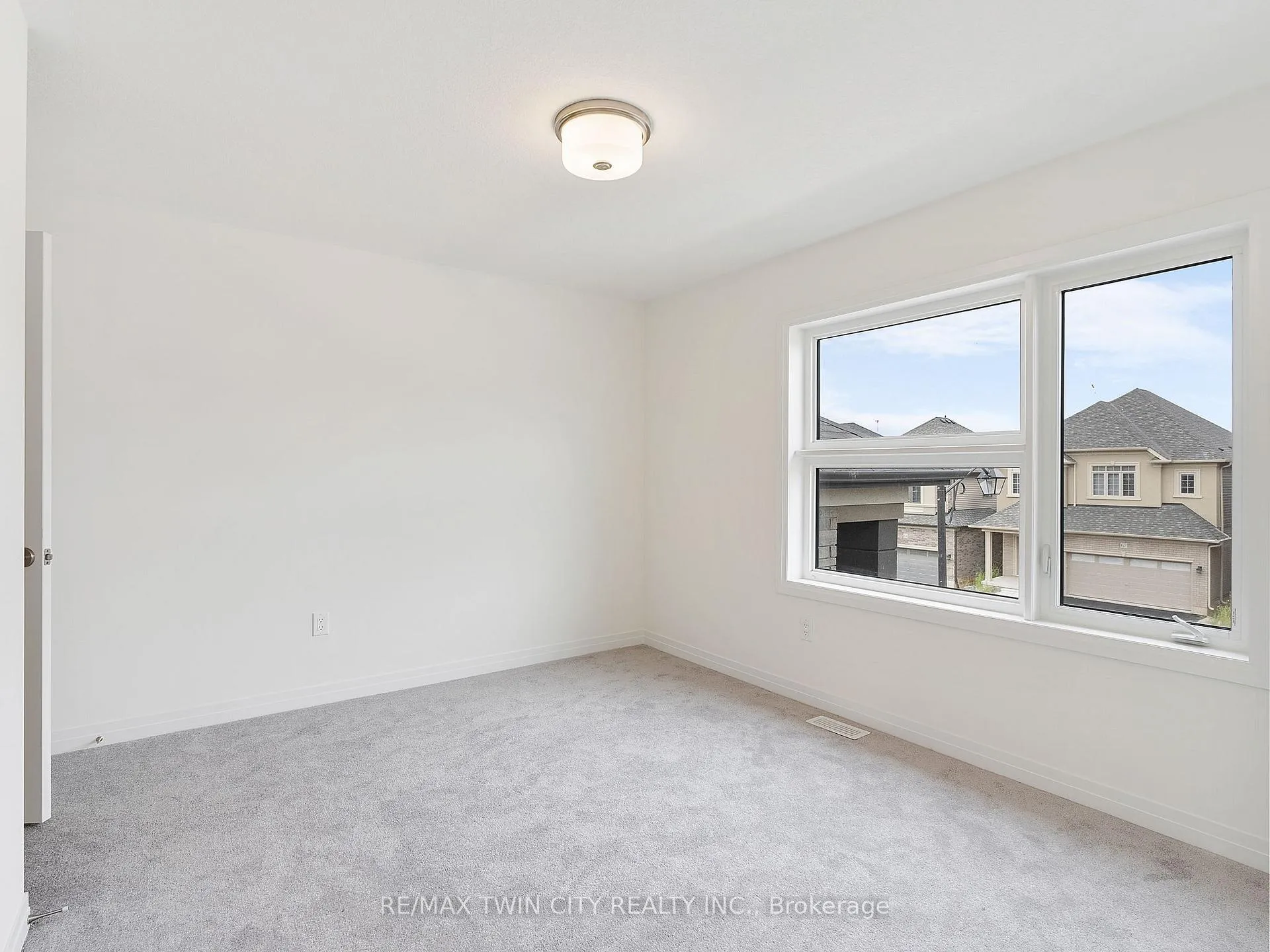 Photo 35 of 61 George Brier Drive E, Brant, Paris — HOMEH