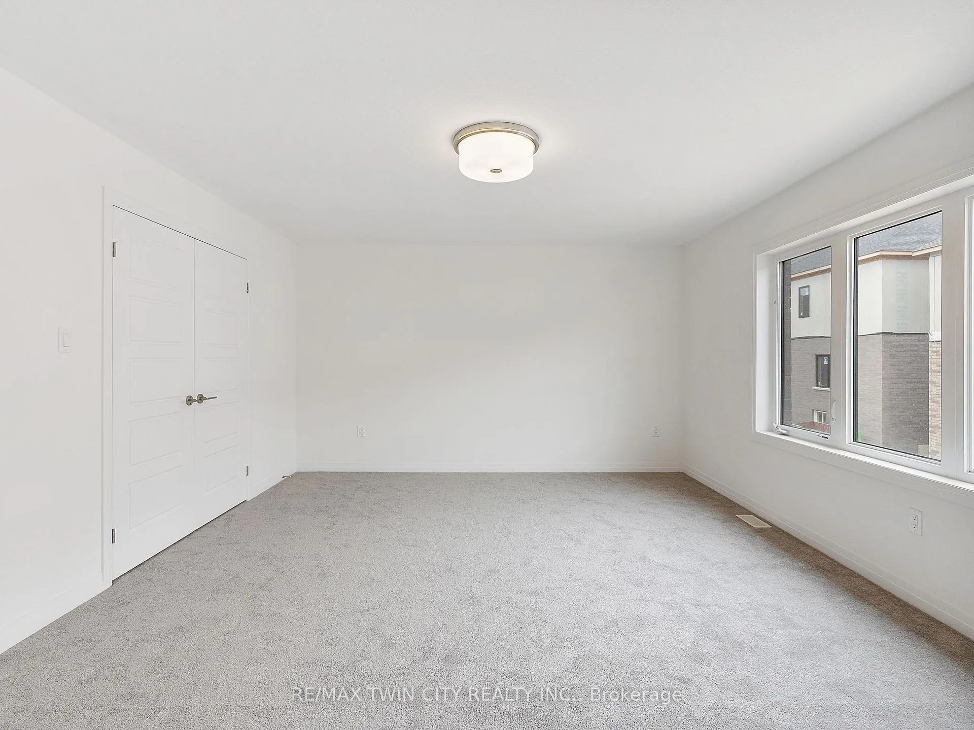 Photo 45 of 61 George Brier Drive E, Brant, Paris — HOMEH