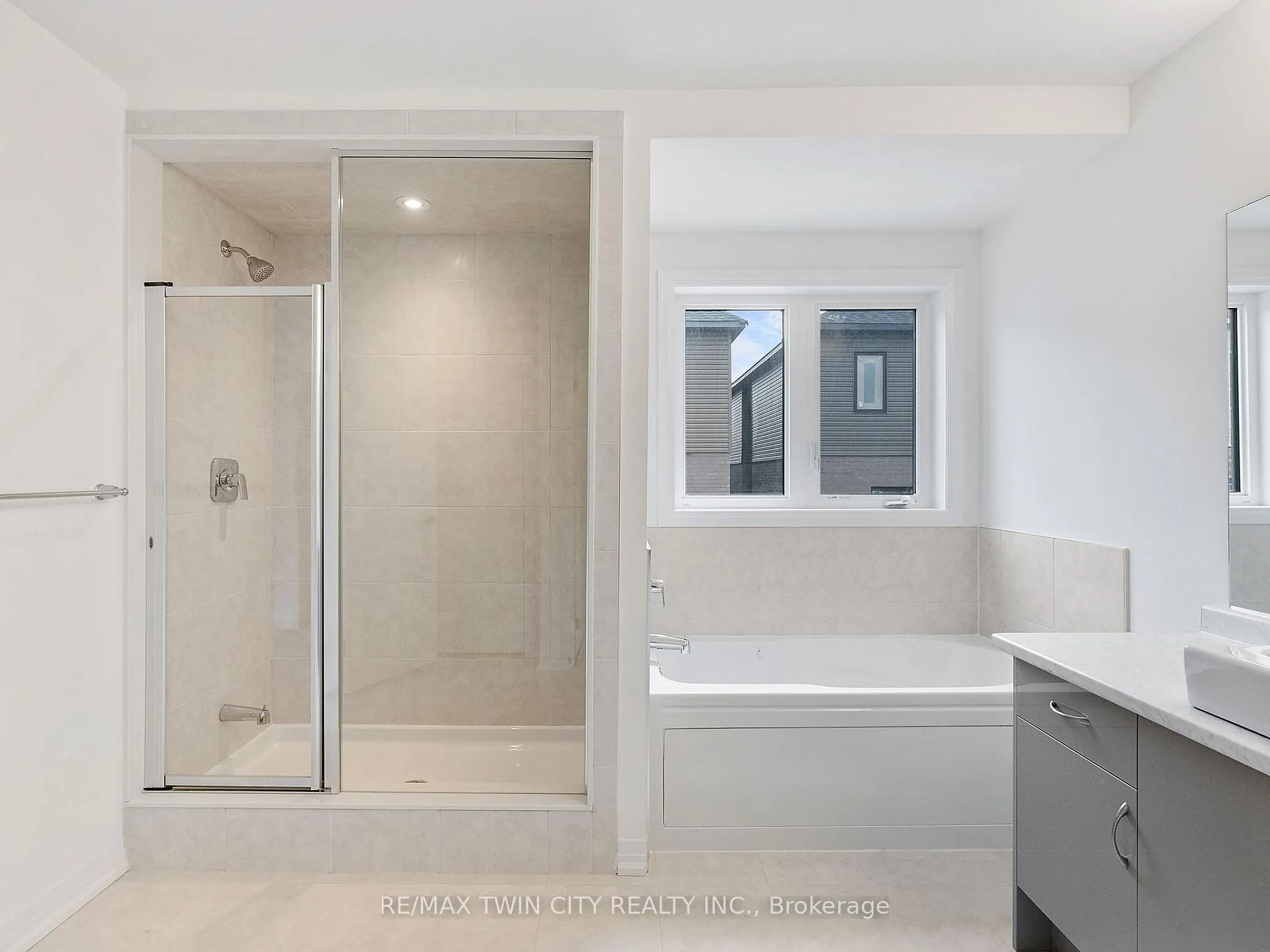 Photo 48 of 61 George Brier Drive E, Brant, Paris — HOMEH