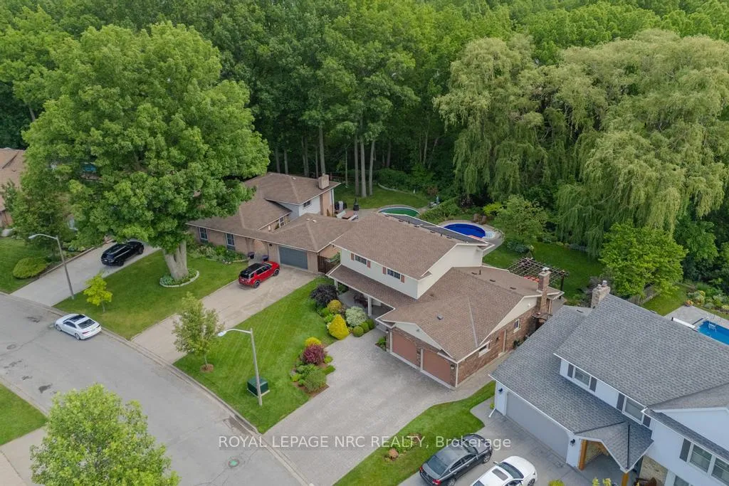 Photo 3 of 22 Butler Crescent, St. Catharines, Lakeshore — HOMEH