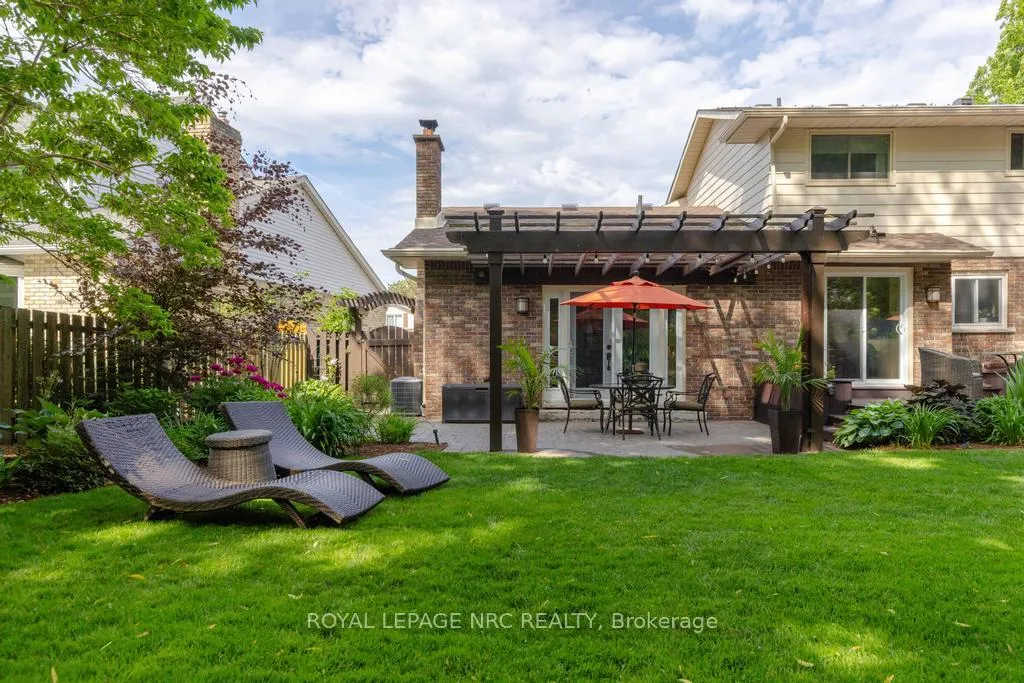 Photo 9 of 22 Butler Crescent, St. Catharines, Lakeshore — HOMEH