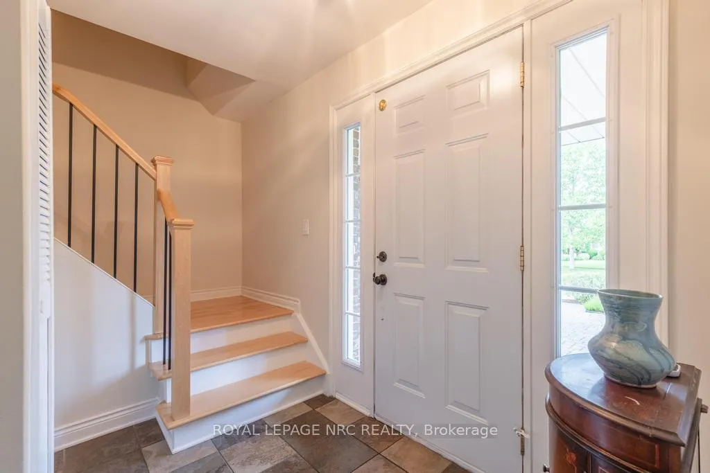 Photo 14 of 22 Butler Crescent, St. Catharines, Lakeshore — HOMEH