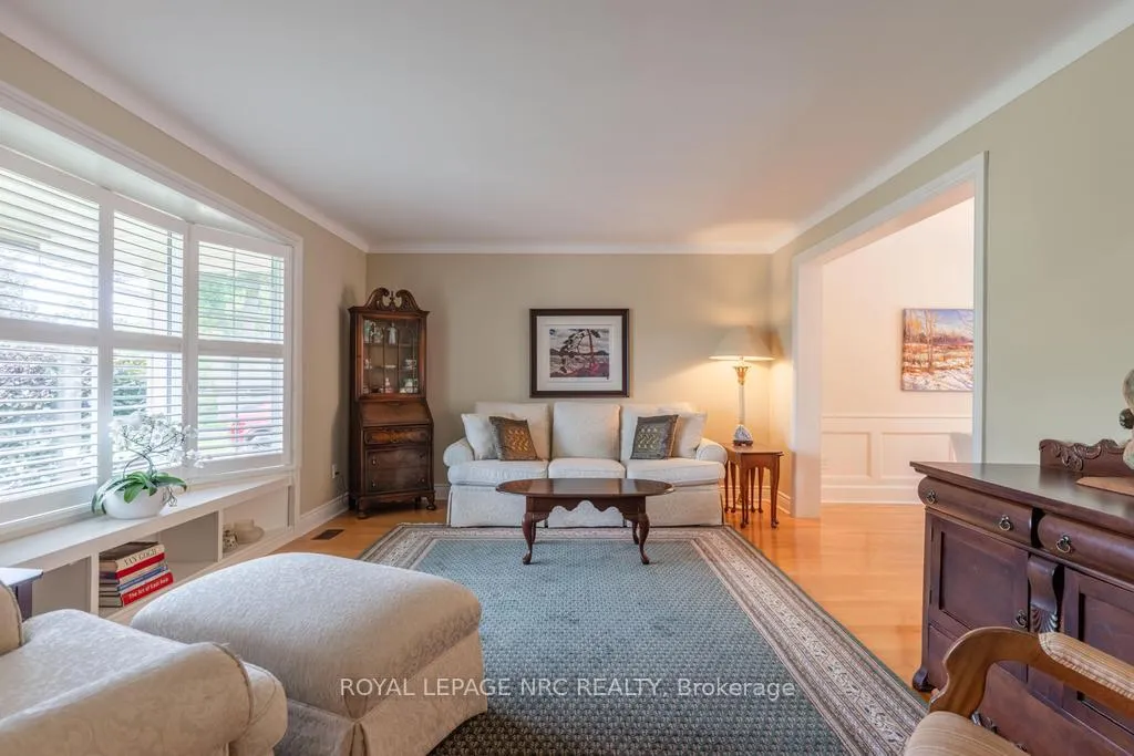 Photo 15 of 22 Butler Crescent, St. Catharines, Lakeshore — HOMEH