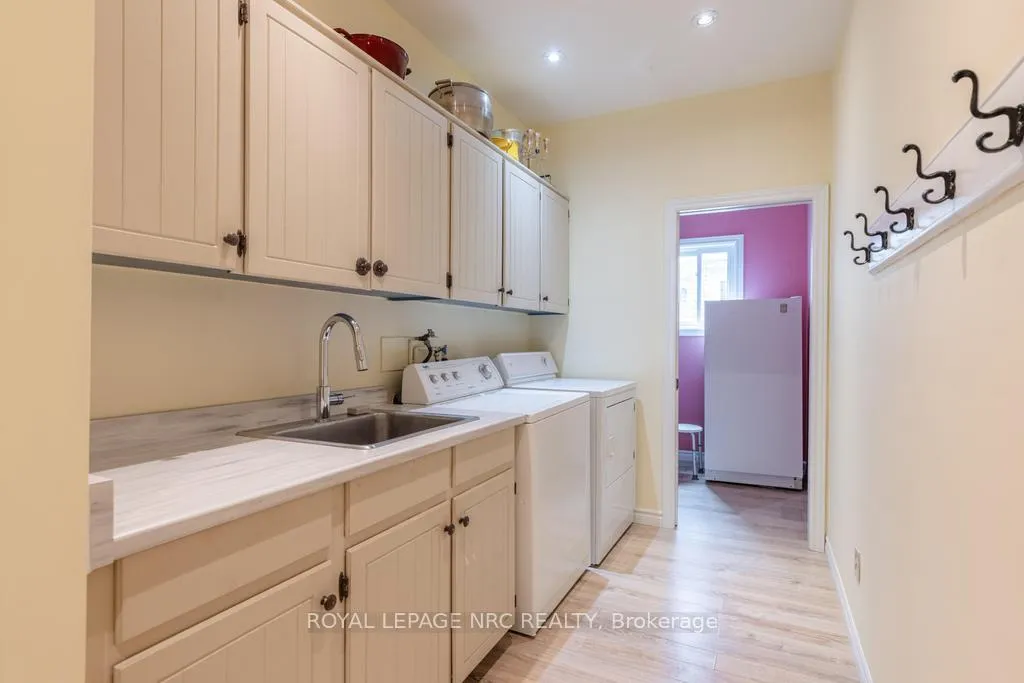 Photo 40 of 22 Butler Crescent, St. Catharines, Lakeshore — HOMEH