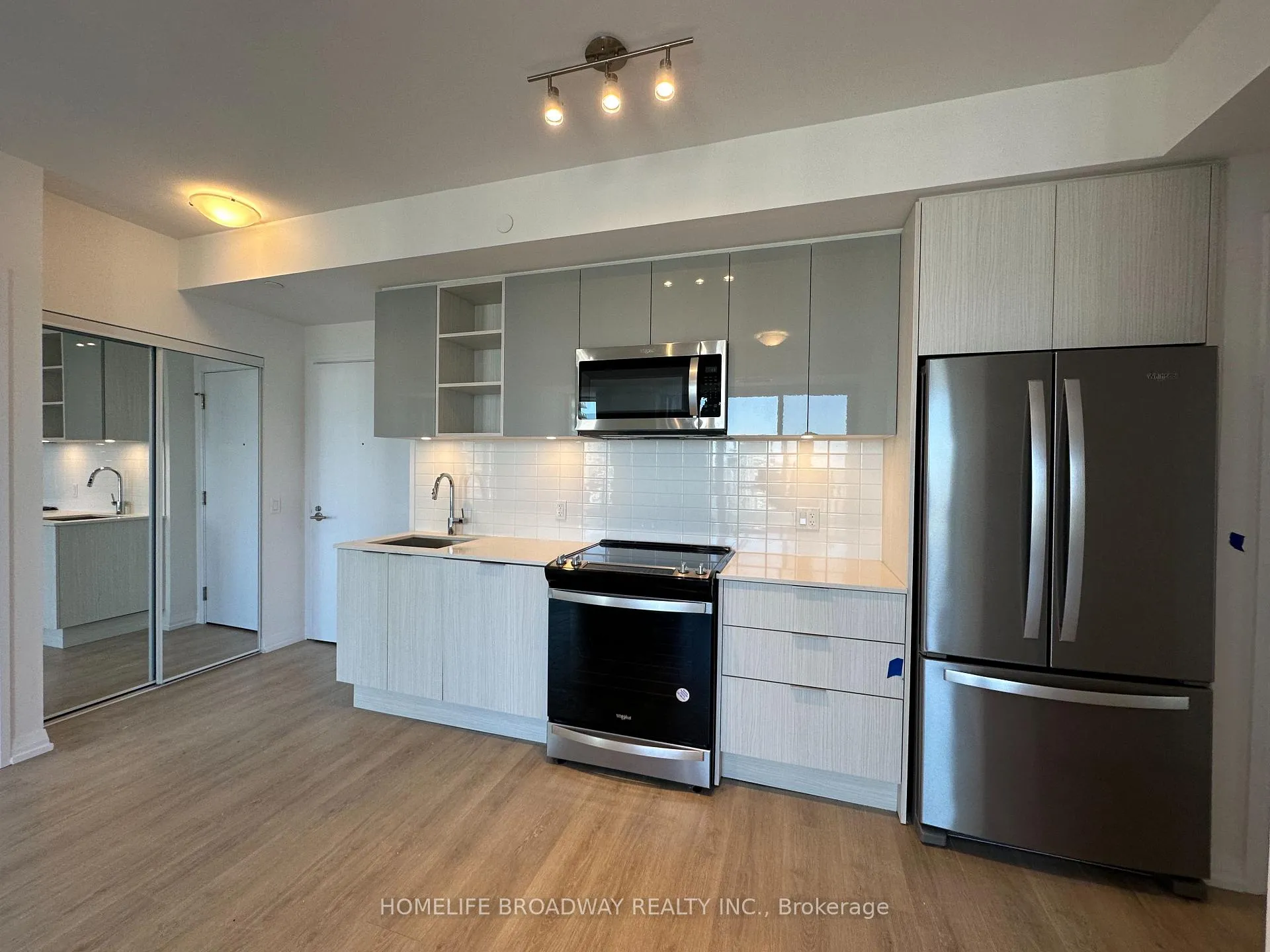 Photo 2 of Unit 3018, 50 Dunfield Avenue, Toronto, Mount Pleasant West — HOMEH