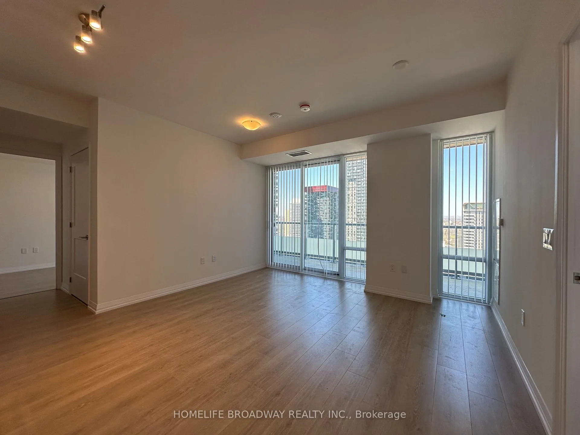 Photo 3 of Unit 3018, 50 Dunfield Avenue, Toronto, Mount Pleasant West — HOMEH