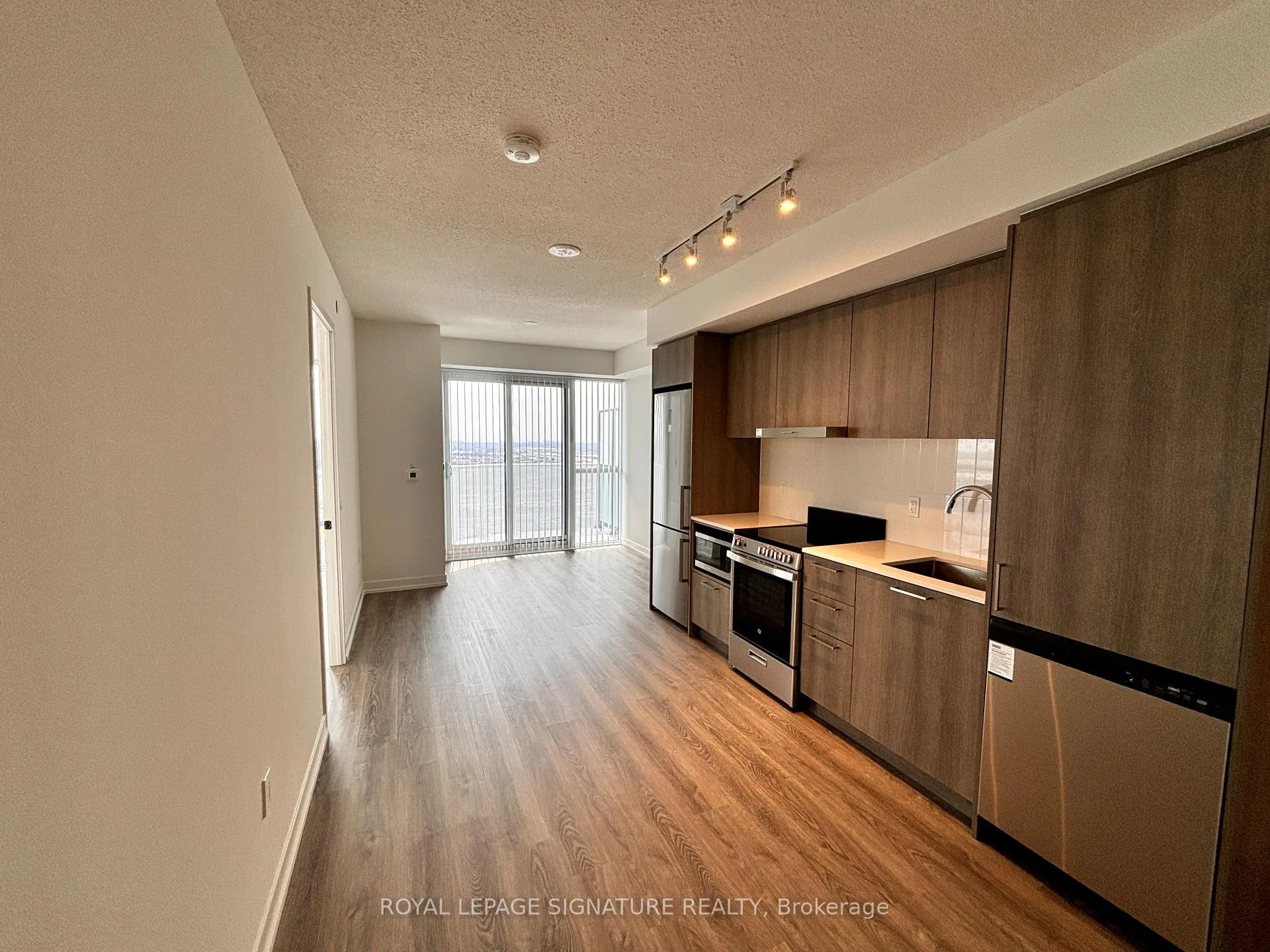 Photo 1 of 195 Commerce Street, Vaughan, Vaughan Corporate Centre — HOMEH