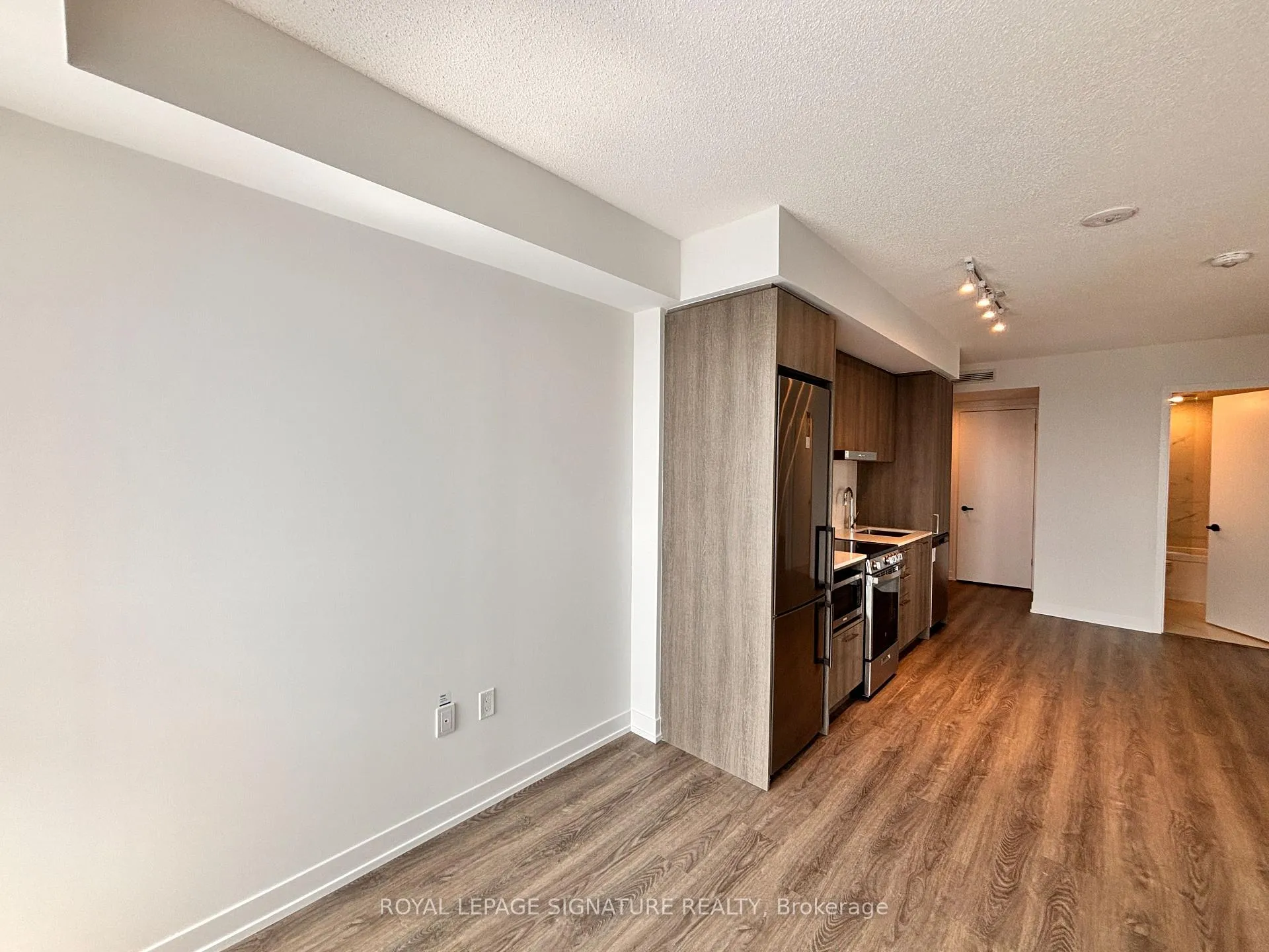 Photo 7 of 195 Commerce Street, Vaughan, Vaughan Corporate Centre — HOMEH