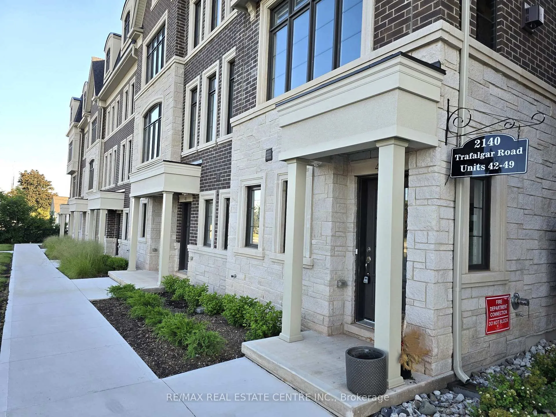 Photo 3 of Unit 49, 2140 Trafalgar Road, Oakville, River Oaks — HOMEH