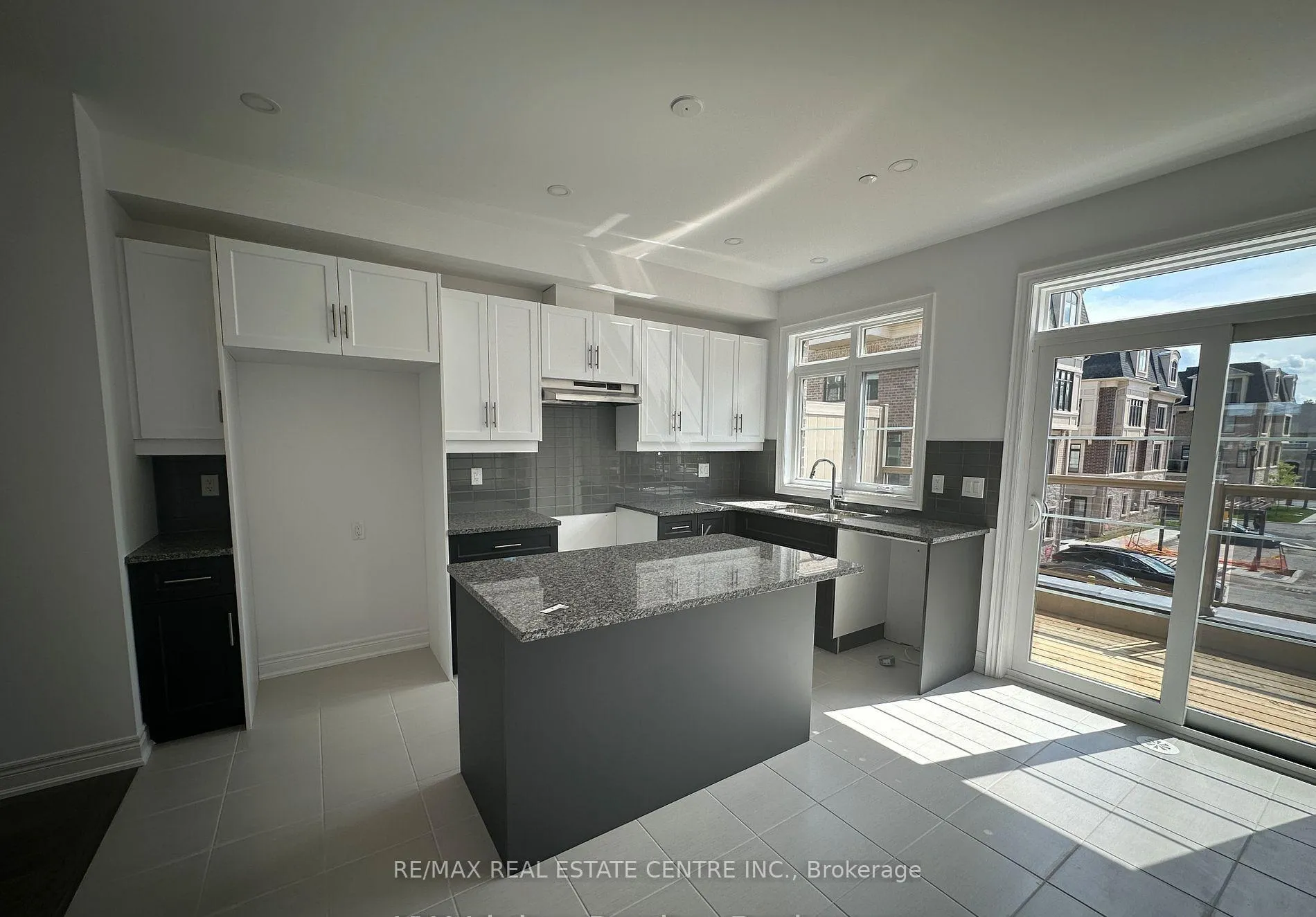 Photo 8 of Unit 49, 2140 Trafalgar Road, Oakville, River Oaks — HOMEH