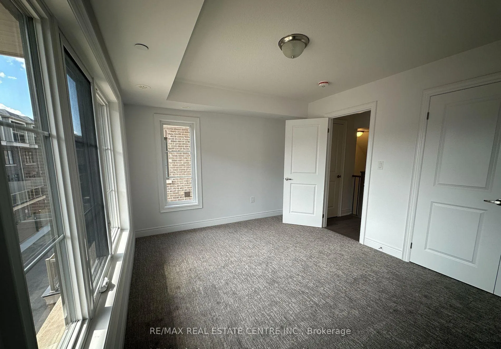 Photo 13 of Unit 49, 2140 Trafalgar Road, Oakville, River Oaks — HOMEH