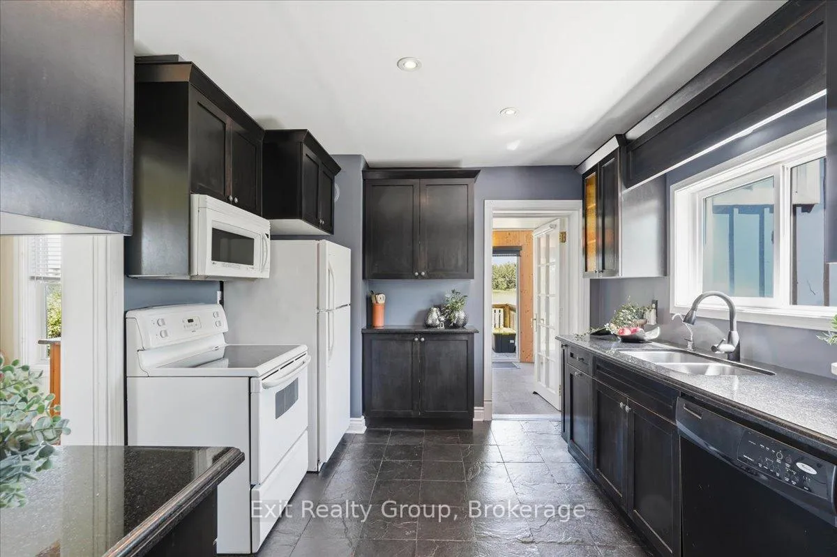 Photo 4 of 910 Rosebush Road, Quinte West, Sidney Ward — HOMEH