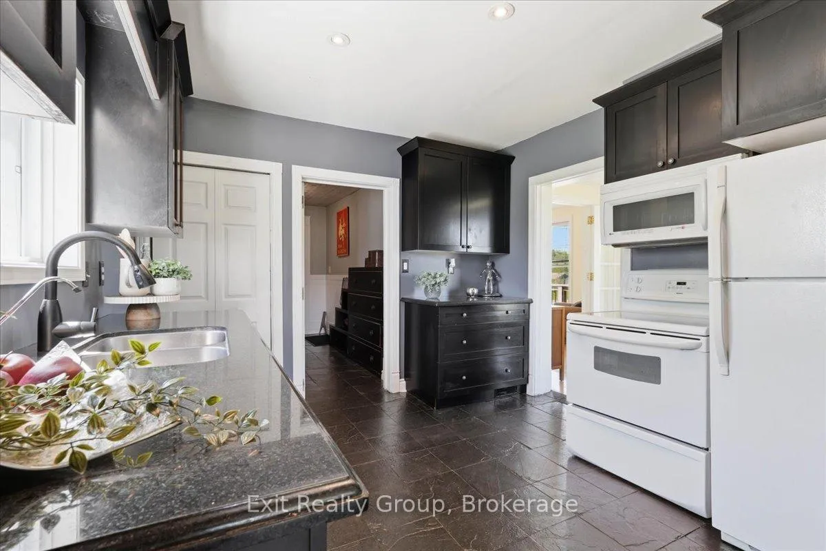 Photo 6 of 910 Rosebush Road, Quinte West, Sidney Ward — HOMEH