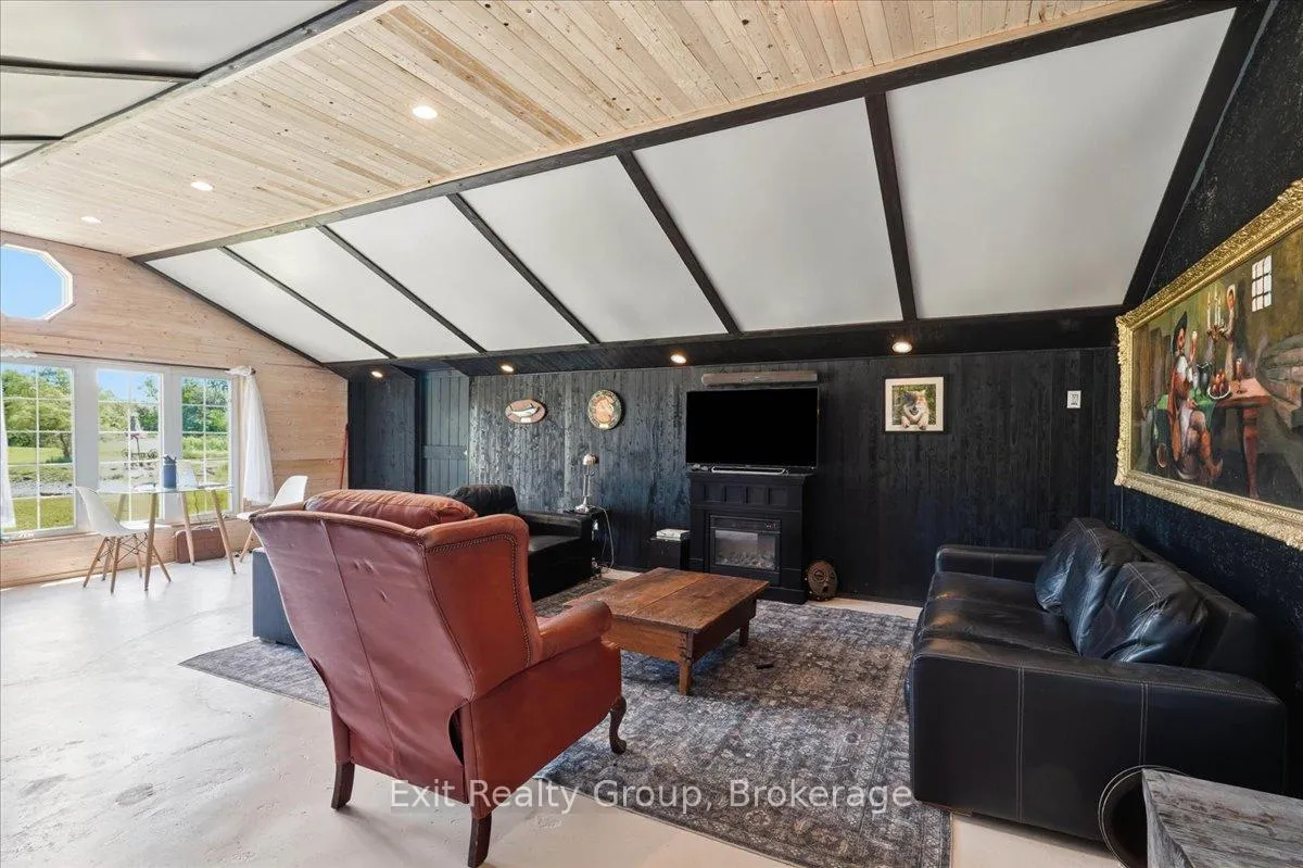 Photo 35 of 910 Rosebush Road, Quinte West, Sidney Ward — HOMEH
