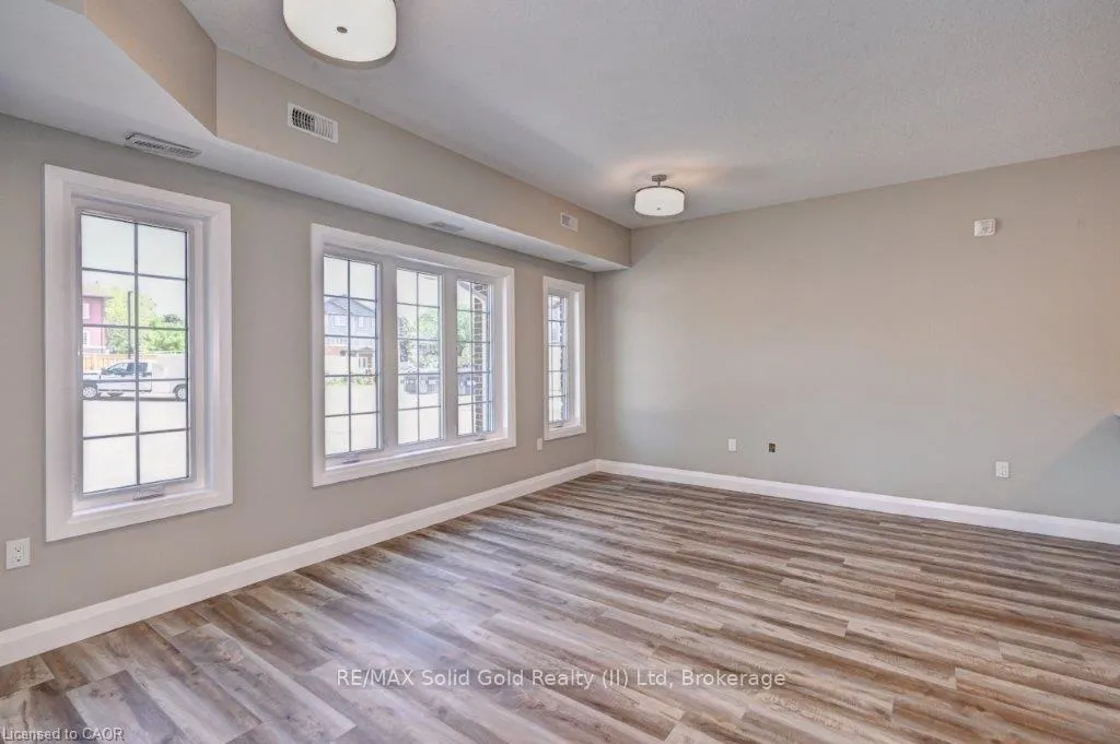 Photo 9 of Unit 2, 33 Murray Court, Perth East, Milverton — HOMEH