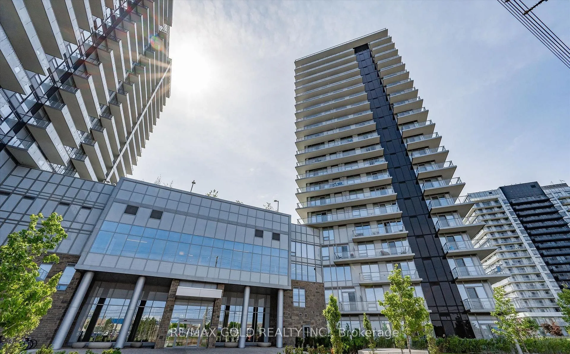 Front of Unit 1905, 4675 Metcalfe Avenue