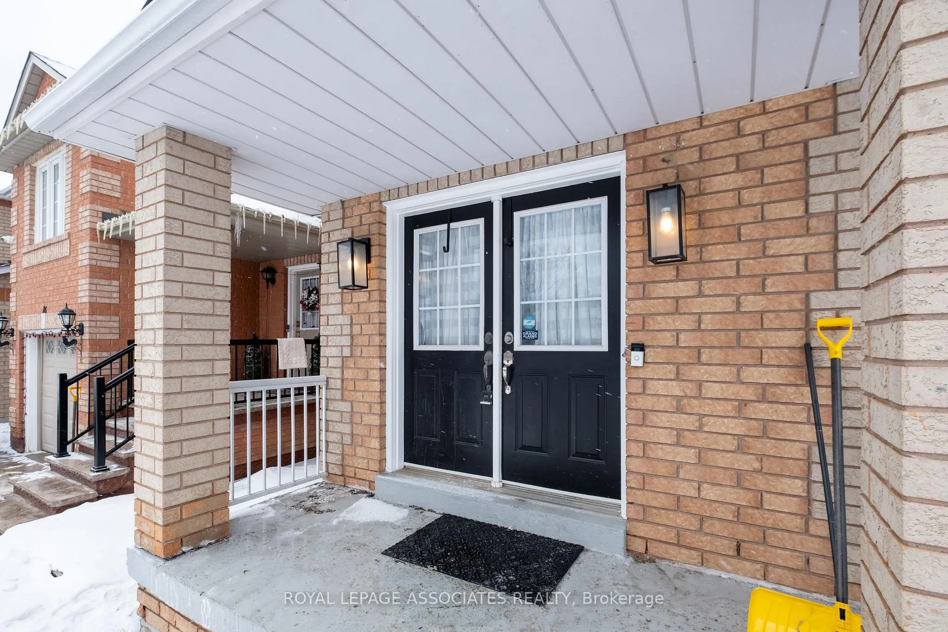 Photo 3 of 14 Clandfield Street, Markham, Rouge River Estates — HOMEH
