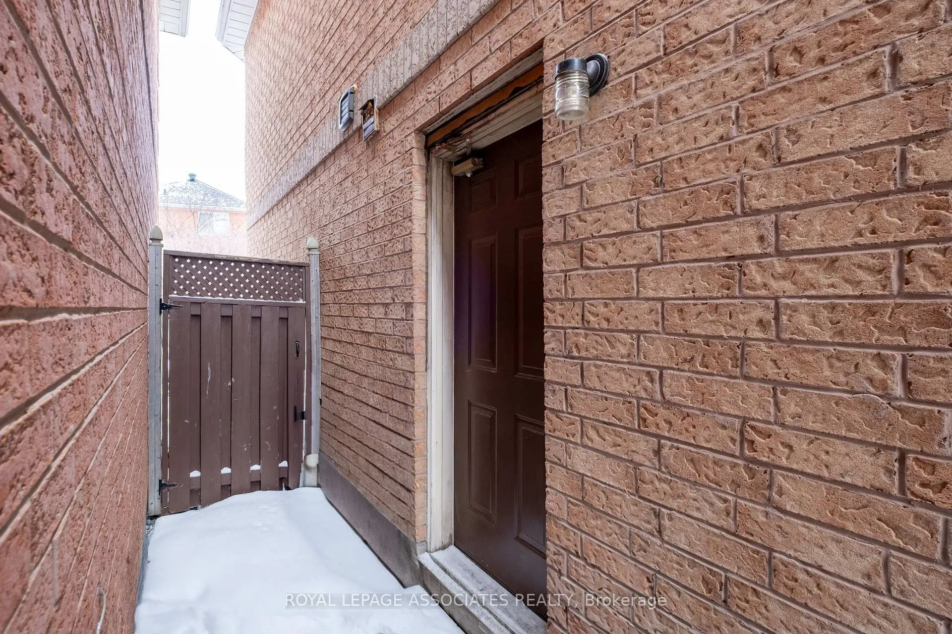 Photo 4 of 14 Clandfield Street, Markham, Rouge River Estates — HOMEH