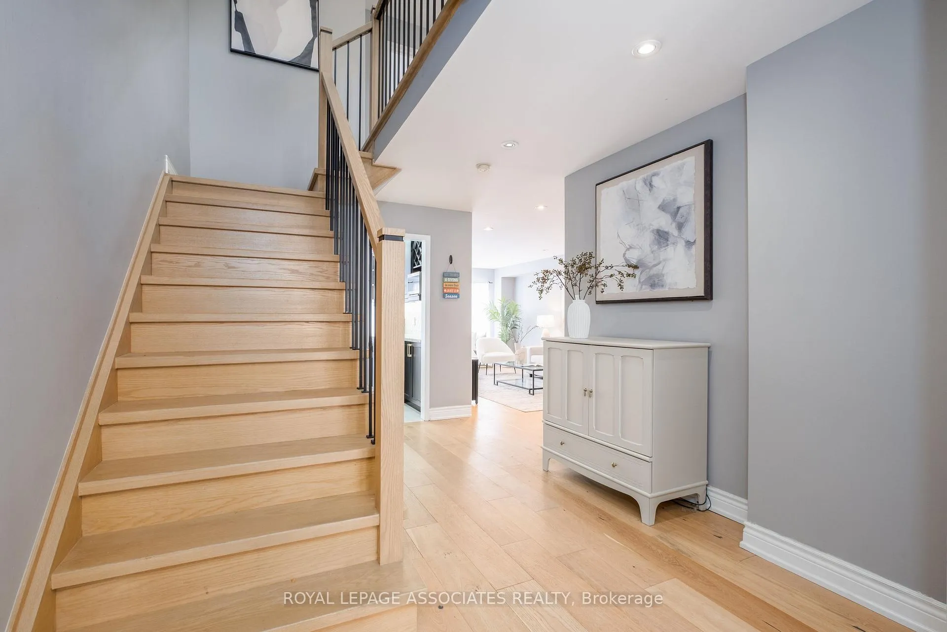 Photo 5 of 14 Clandfield Street, Markham, Rouge River Estates — HOMEH
