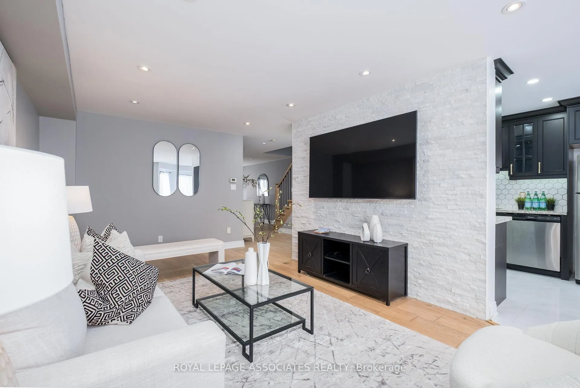 Photo 8 of 14 Clandfield Street, Markham, Rouge River Estates — HOMEH