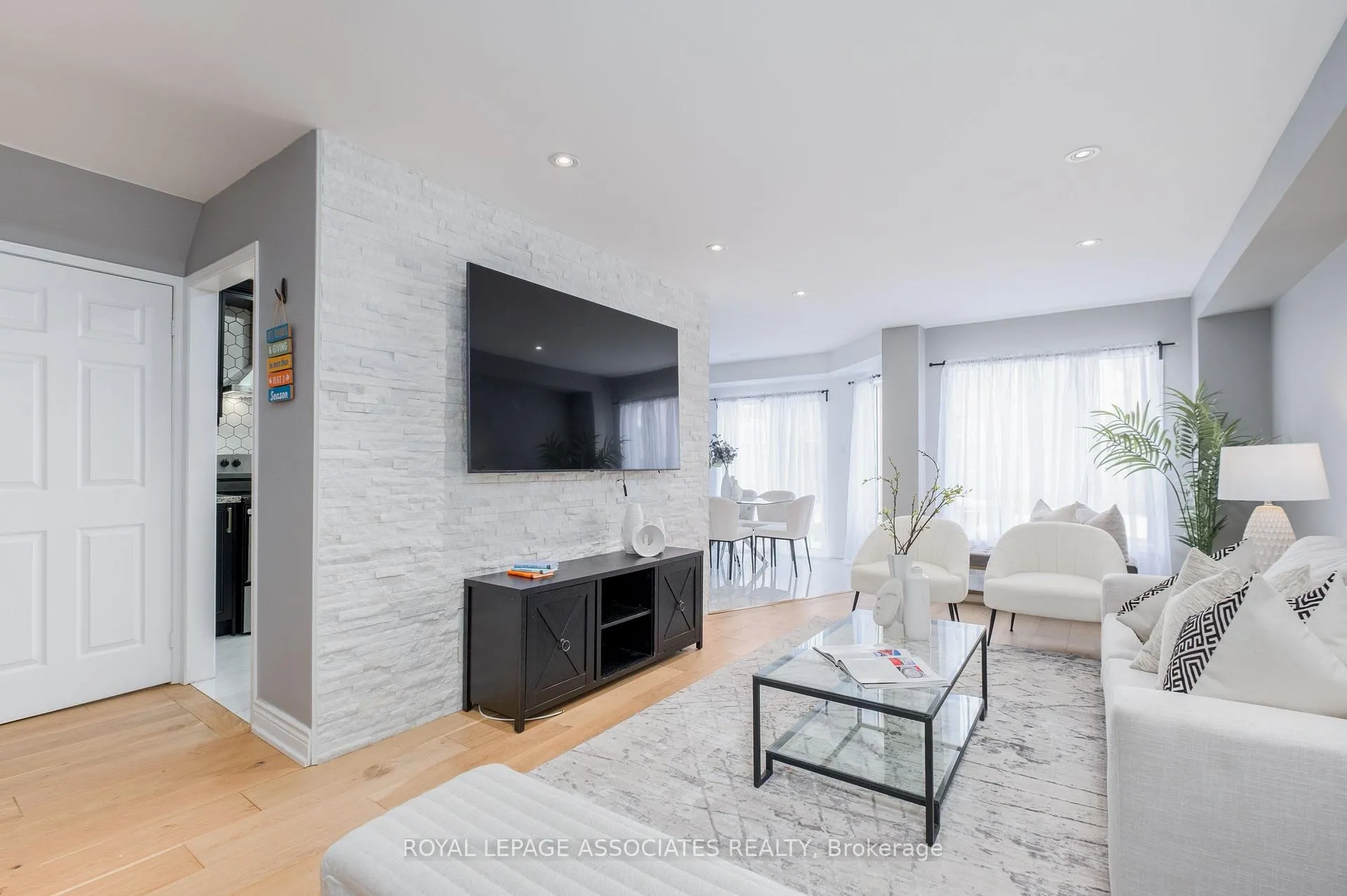 Photo 9 of 14 Clandfield Street, Markham, Rouge River Estates — HOMEH