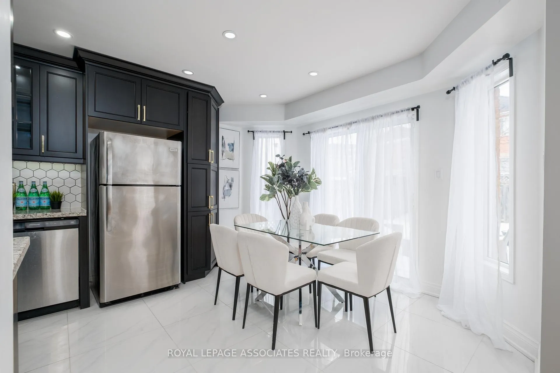 Photo 10 of 14 Clandfield Street, Markham, Rouge River Estates — HOMEH