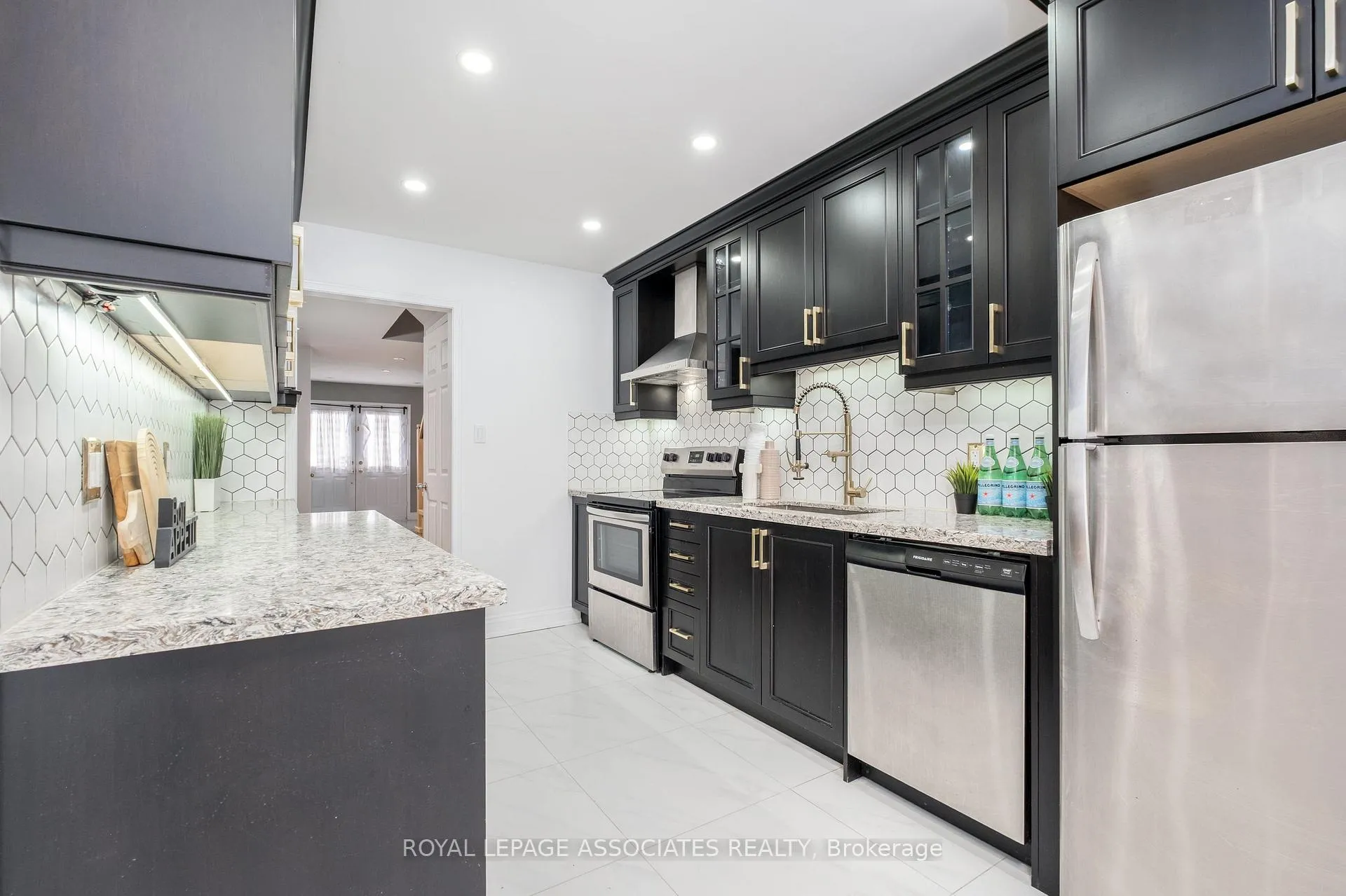 Photo 11 of 14 Clandfield Street, Markham, Rouge River Estates — HOMEH