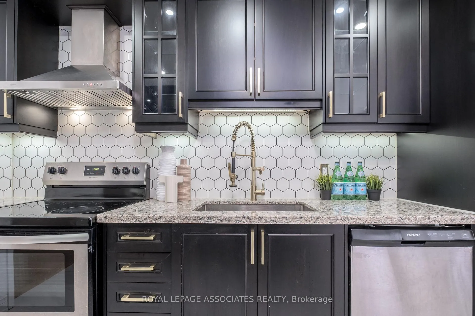 Photo 16 of 14 Clandfield Street, Markham, Rouge River Estates — HOMEH