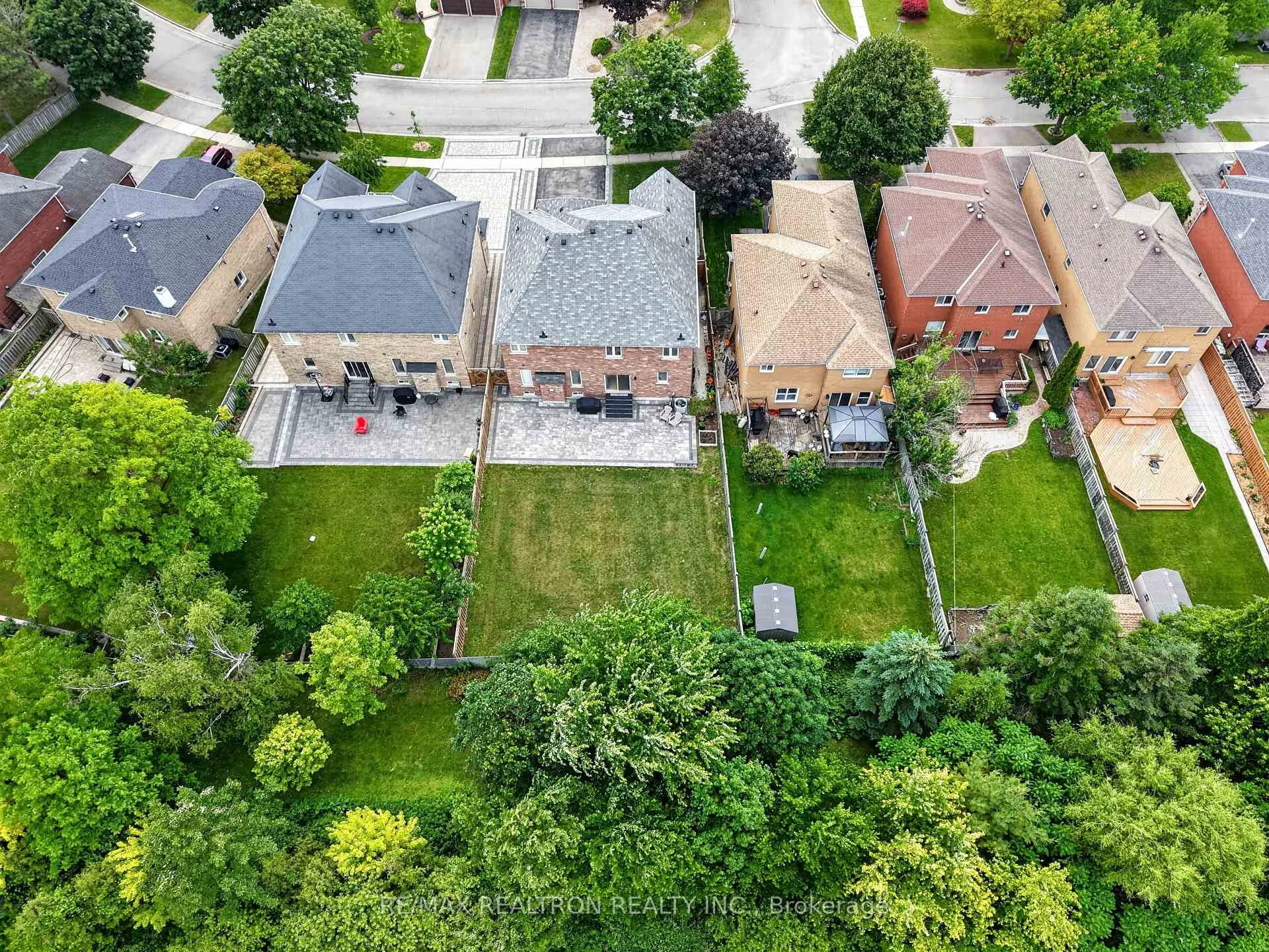 Photo 3 of 43 Keeble Crescent, Ajax, Central — HOMEH
