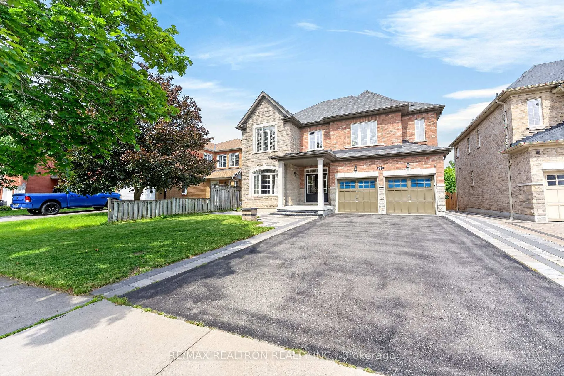 Photo 4 of 43 Keeble Crescent, Ajax, Central — HOMEH