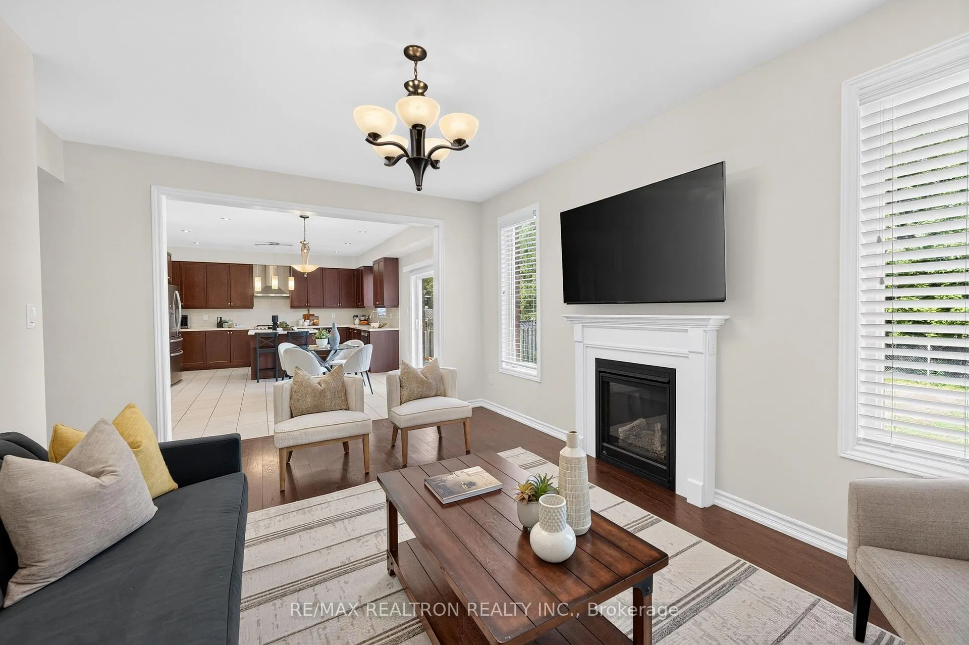 Photo 10 of 43 Keeble Crescent, Ajax, Central — HOMEH