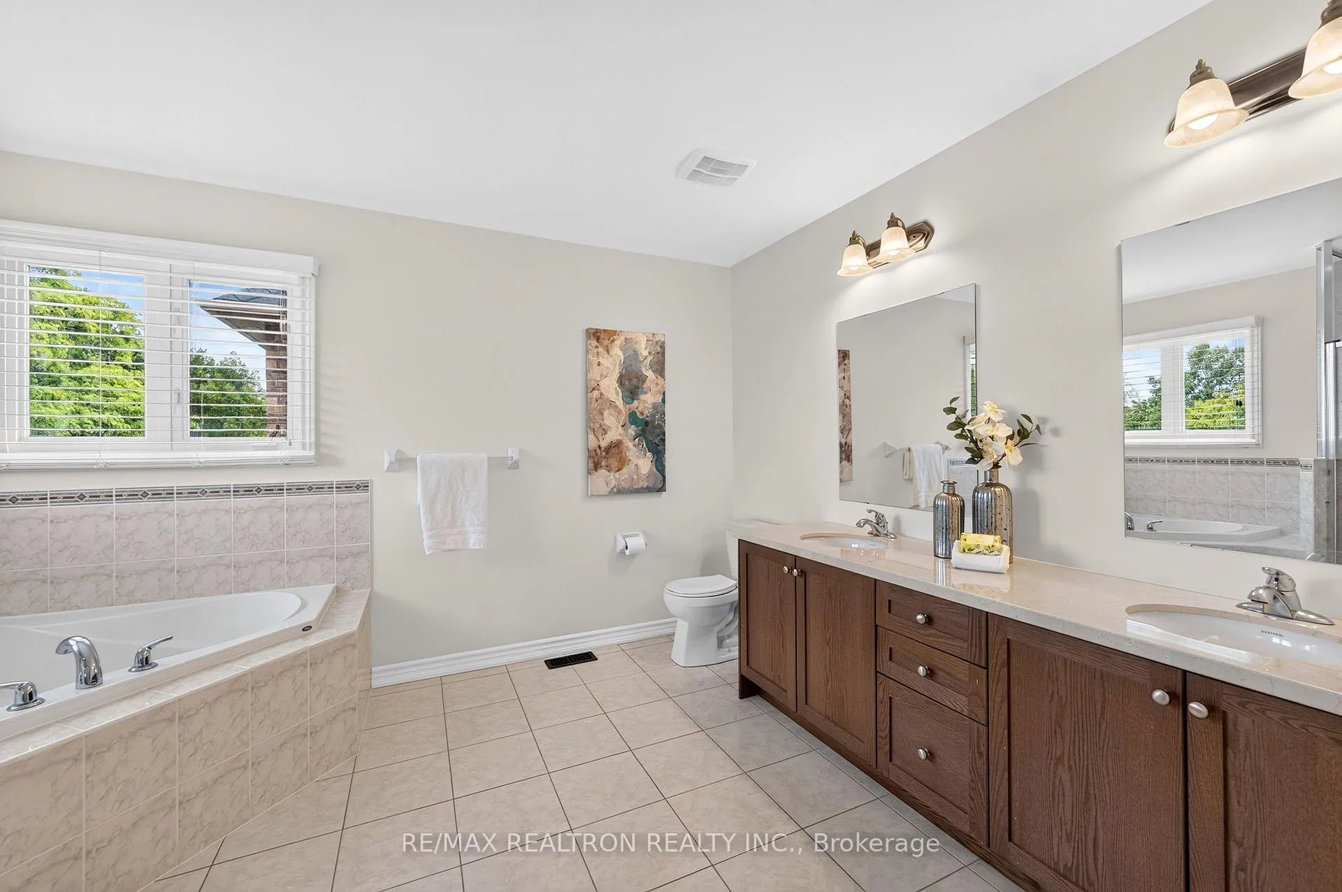Photo 19 of 43 Keeble Crescent, Ajax, Central — HOMEH
