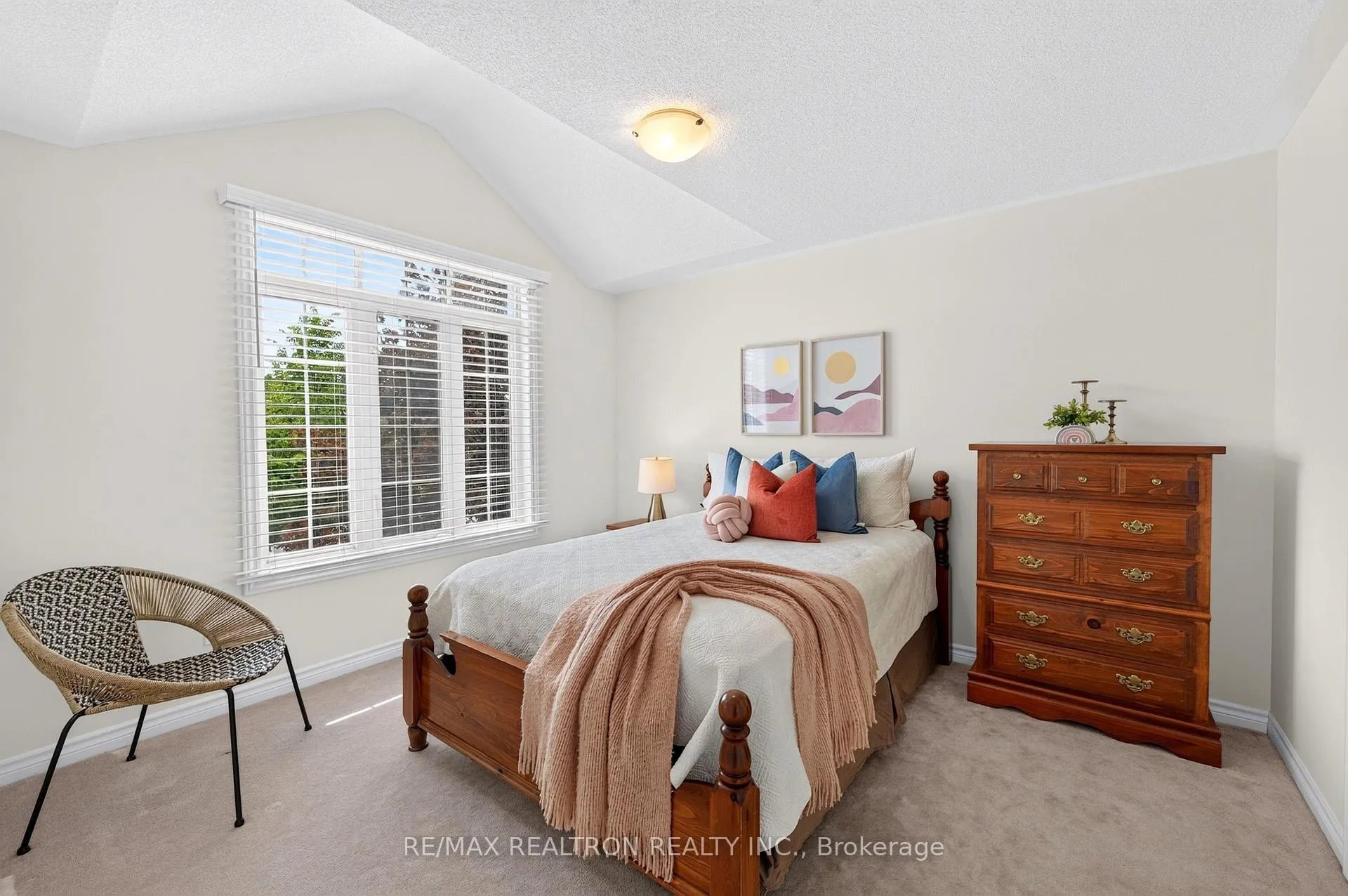 Photo 27 of 43 Keeble Crescent, Ajax, Central — HOMEH