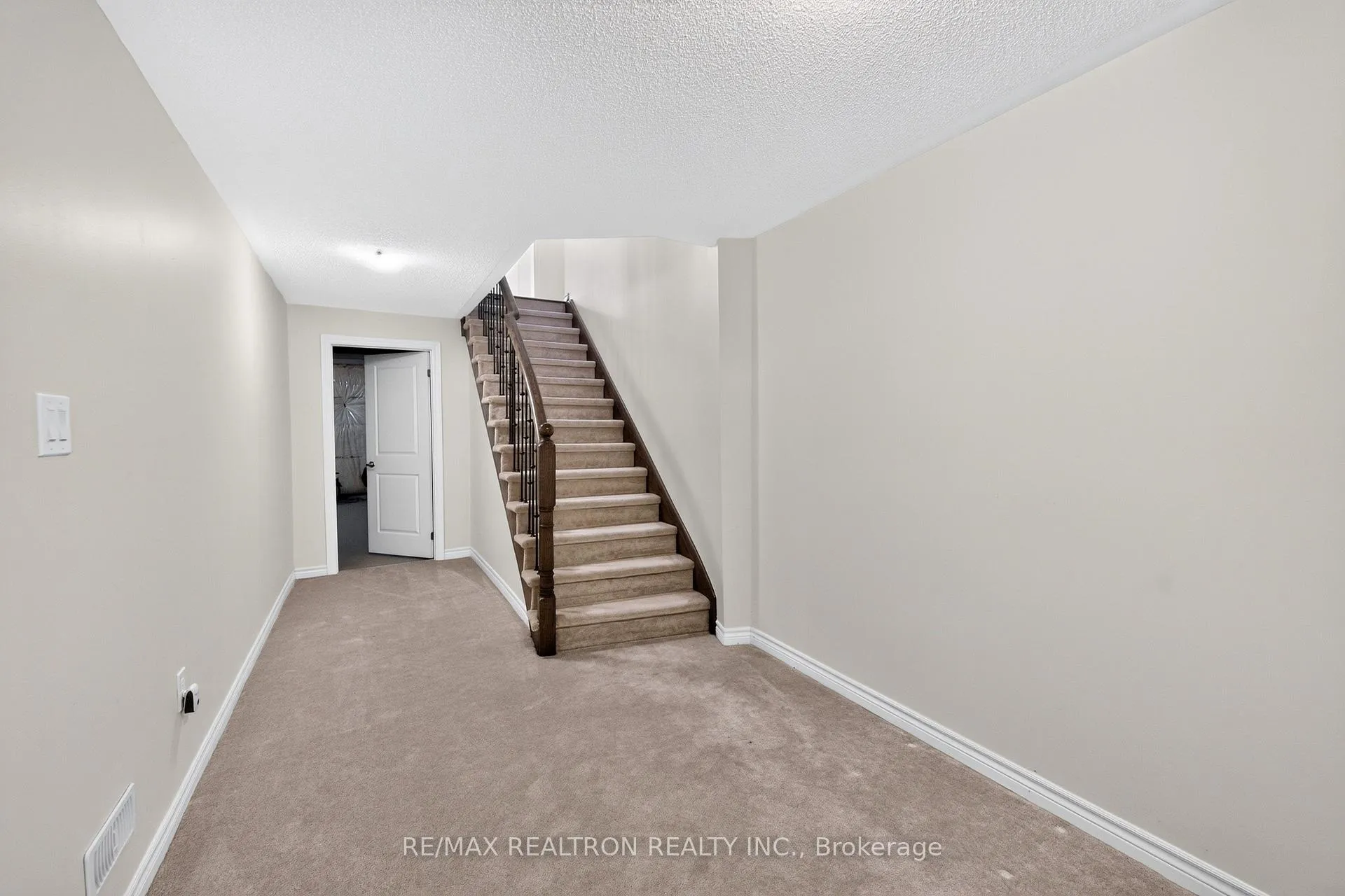 Photo 28 of 43 Keeble Crescent, Ajax, Central — HOMEH