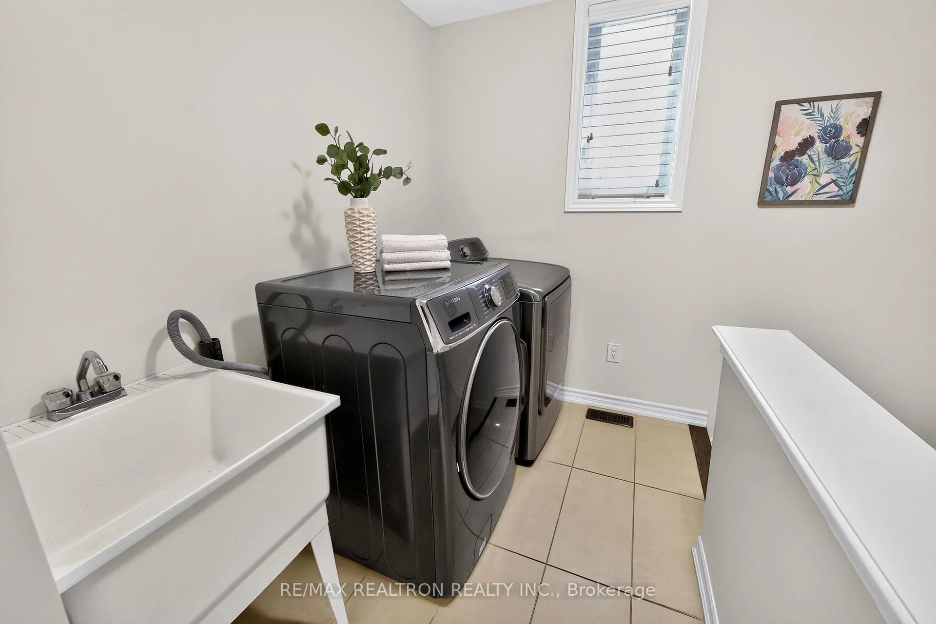 Photo 29 of 43 Keeble Crescent, Ajax, Central — HOMEH