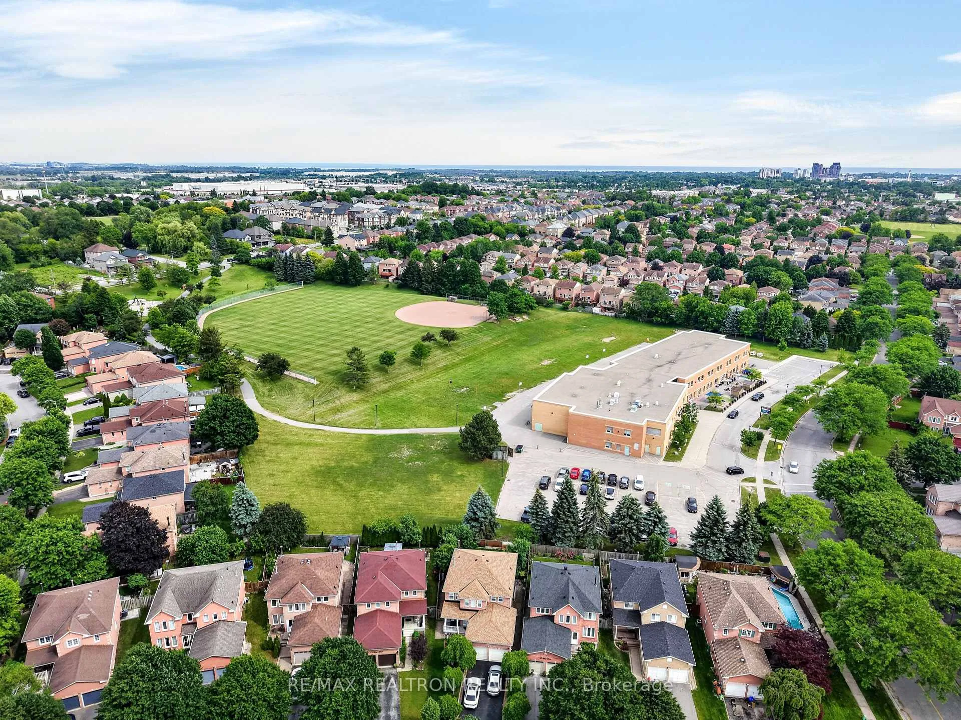 Photo 34 of 43 Keeble Crescent, Ajax, Central — HOMEH