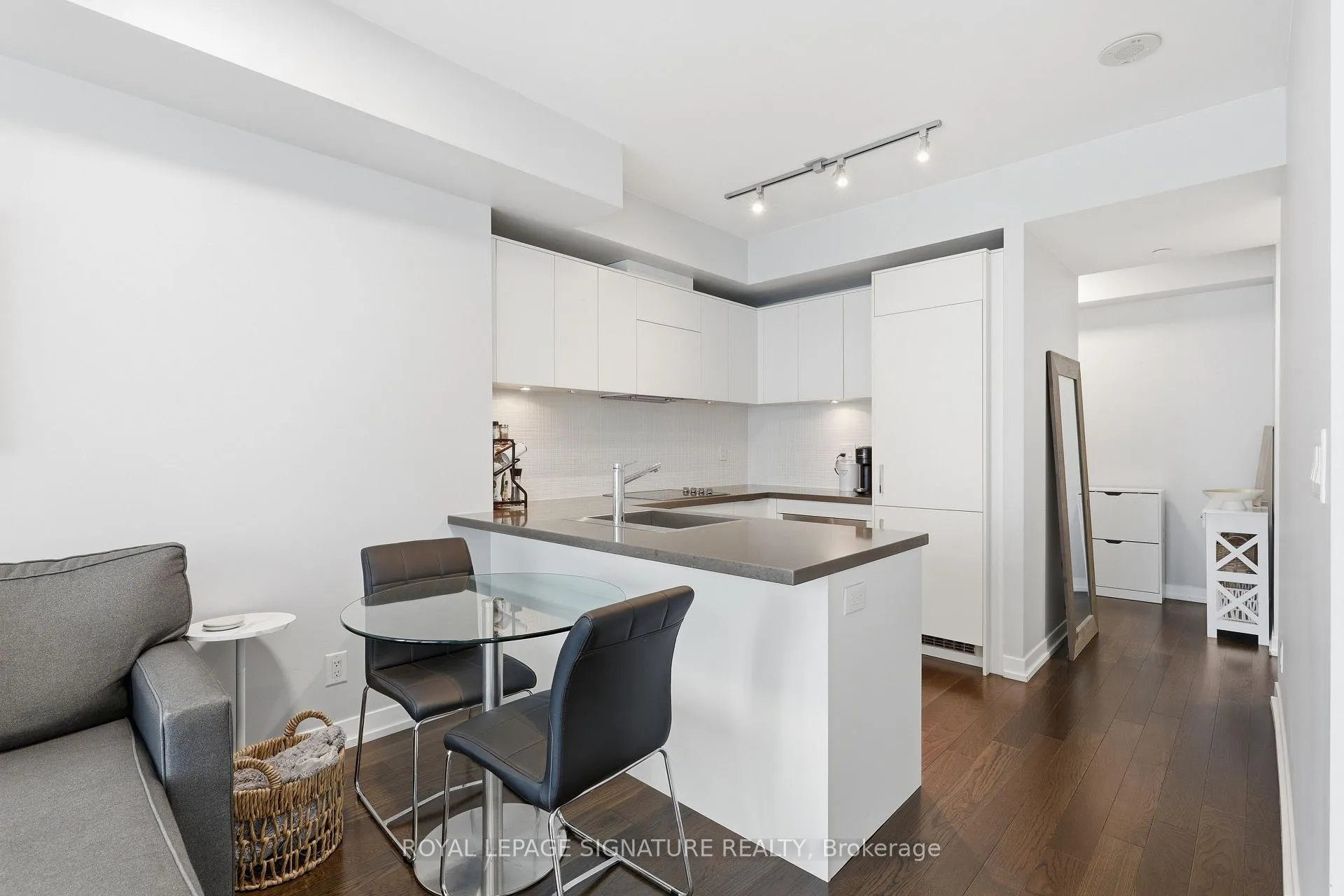 Photo 8 of Unit 3801, 21 Widmer Street, Toronto, Waterfront Communities — HOMEH