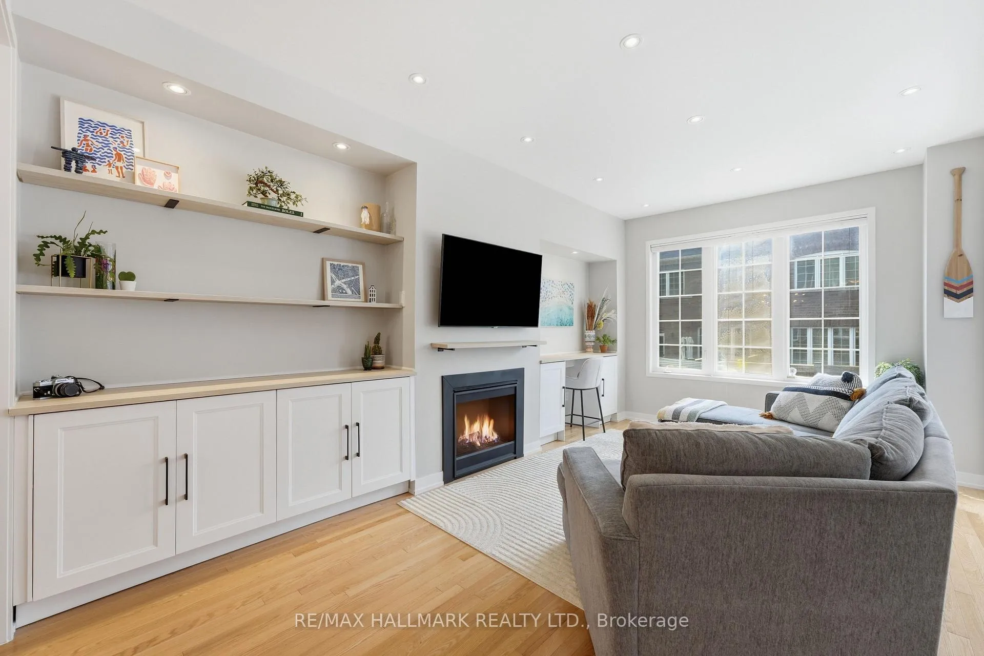 Photo 2 of 7 Harcourt Street, Vaughan, Patterson — HOMEH