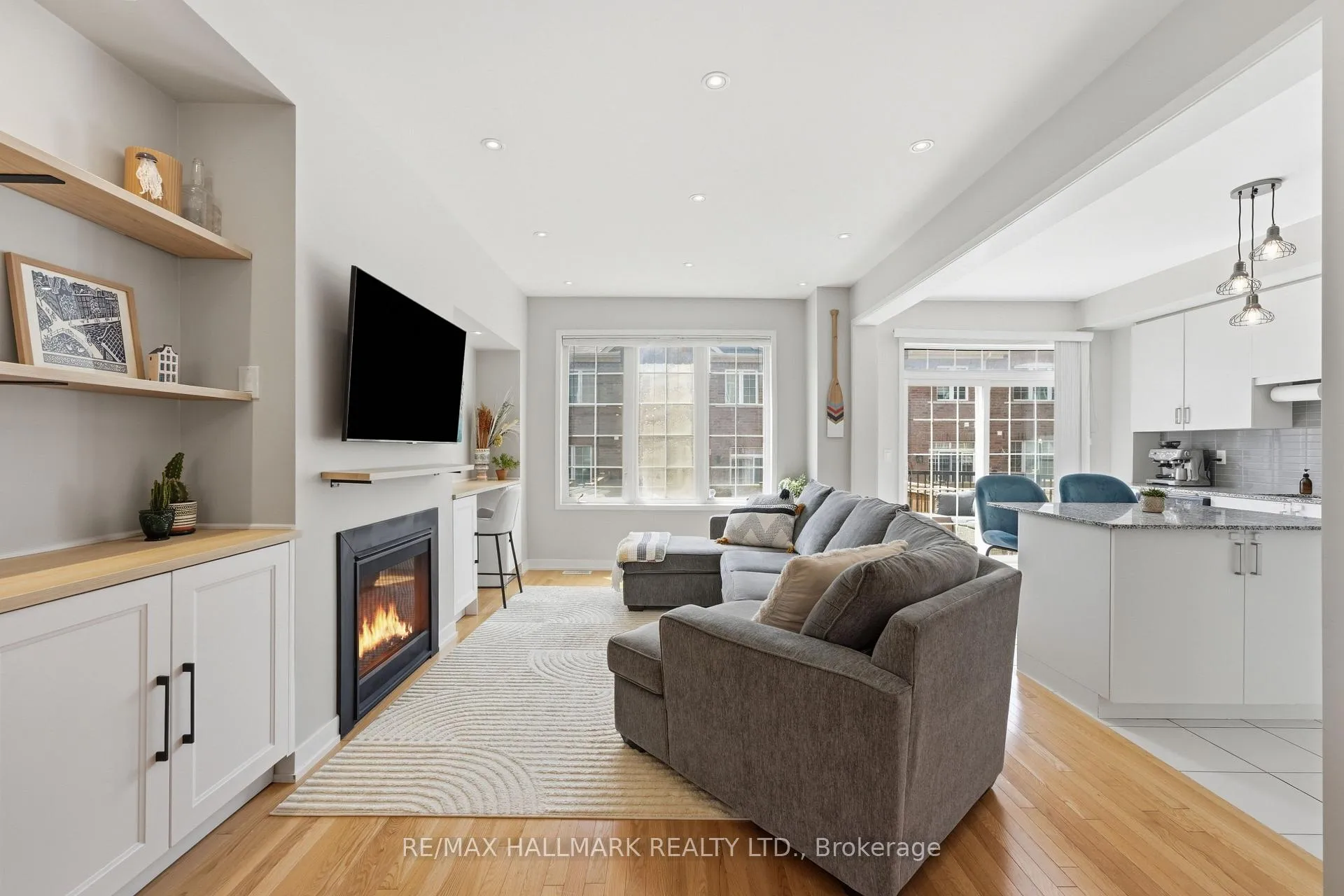 Photo 3 of 7 Harcourt Street, Vaughan, Patterson — HOMEH