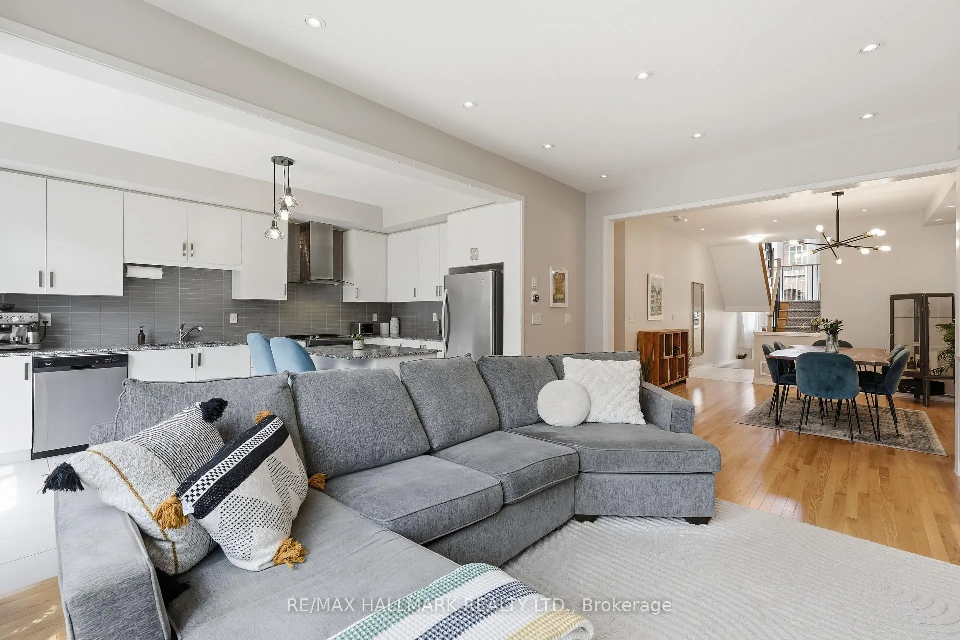 Photo 4 of 7 Harcourt Street, Vaughan, Patterson — HOMEH