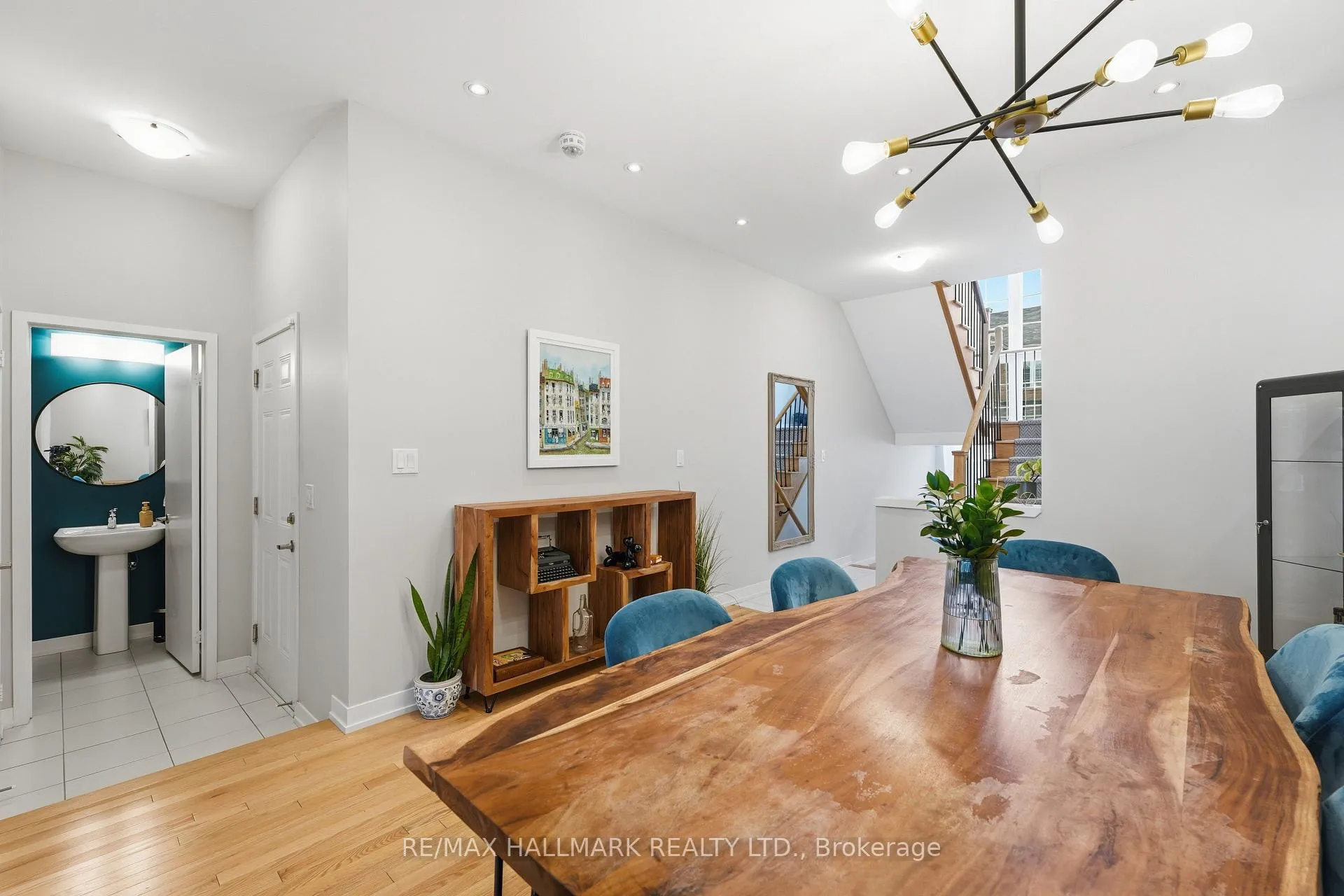 Photo 7 of 7 Harcourt Street, Vaughan, Patterson — HOMEH