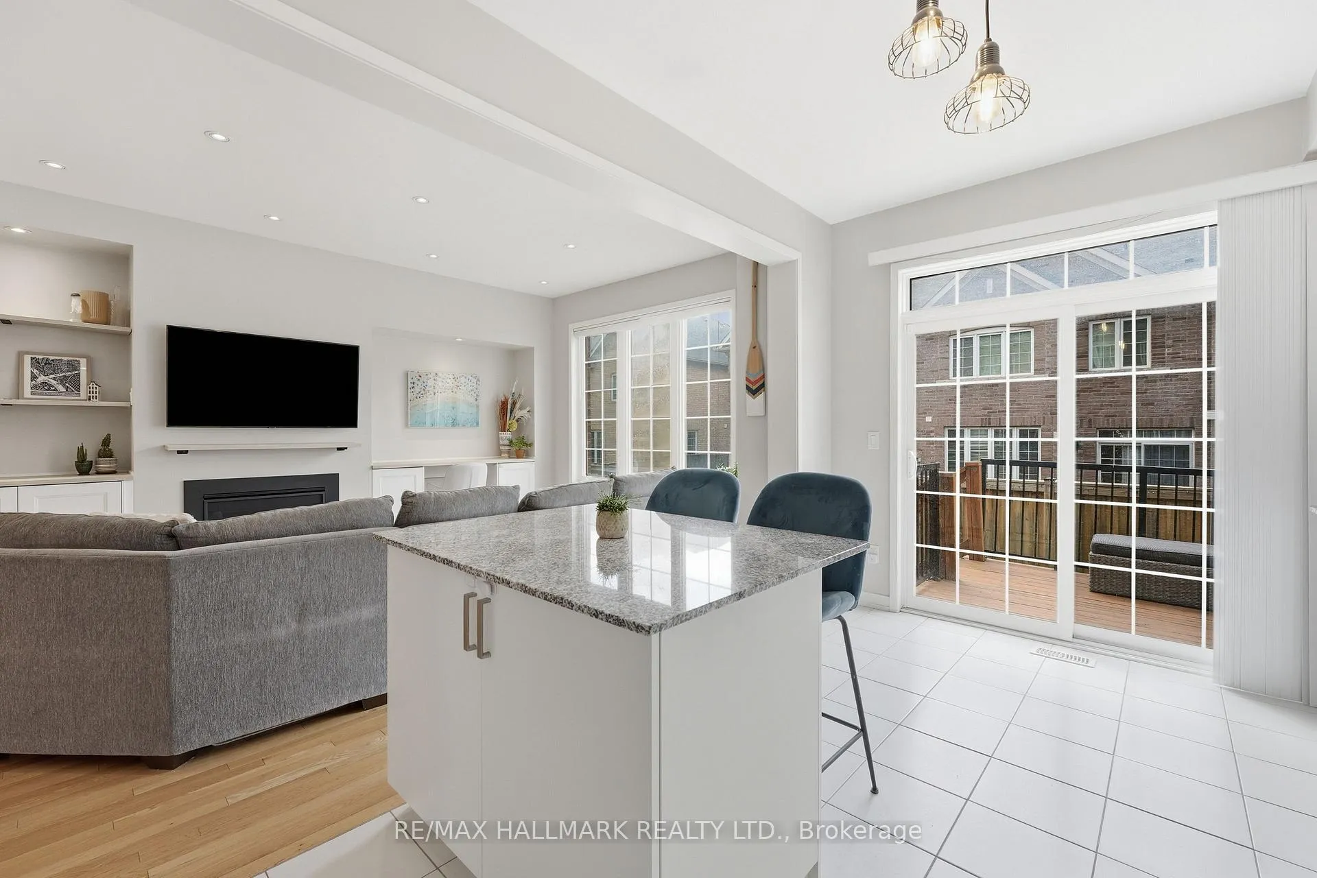 Photo 9 of 7 Harcourt Street, Vaughan, Patterson — HOMEH