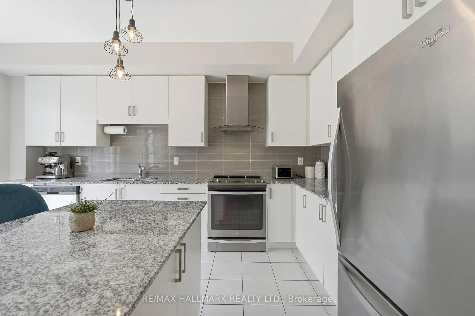 Photo 10 of 7 Harcourt Street, Vaughan, Patterson — HOMEH