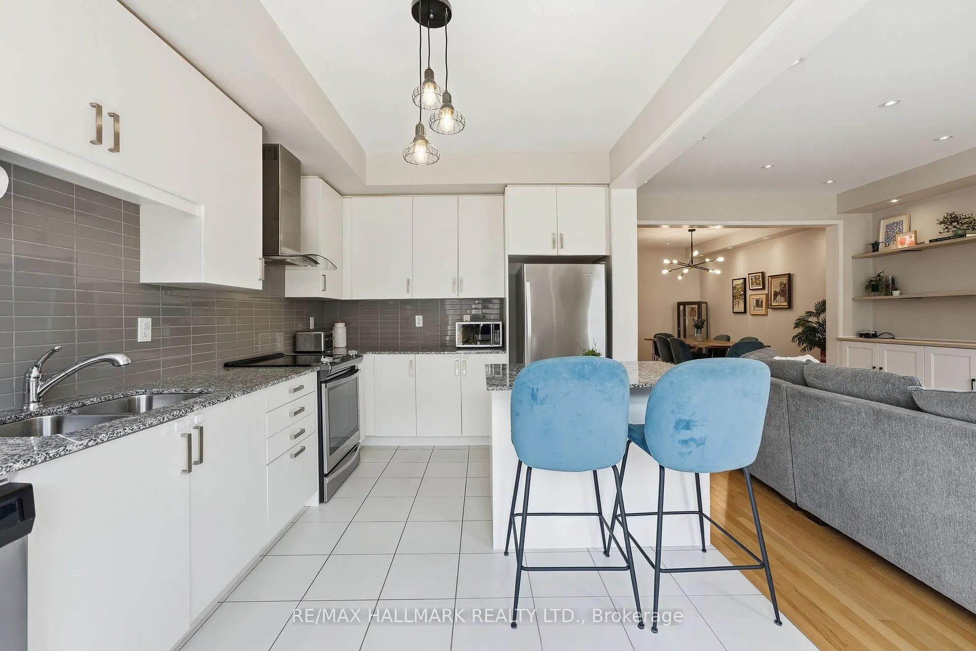 Photo 11 of 7 Harcourt Street, Vaughan, Patterson — HOMEH