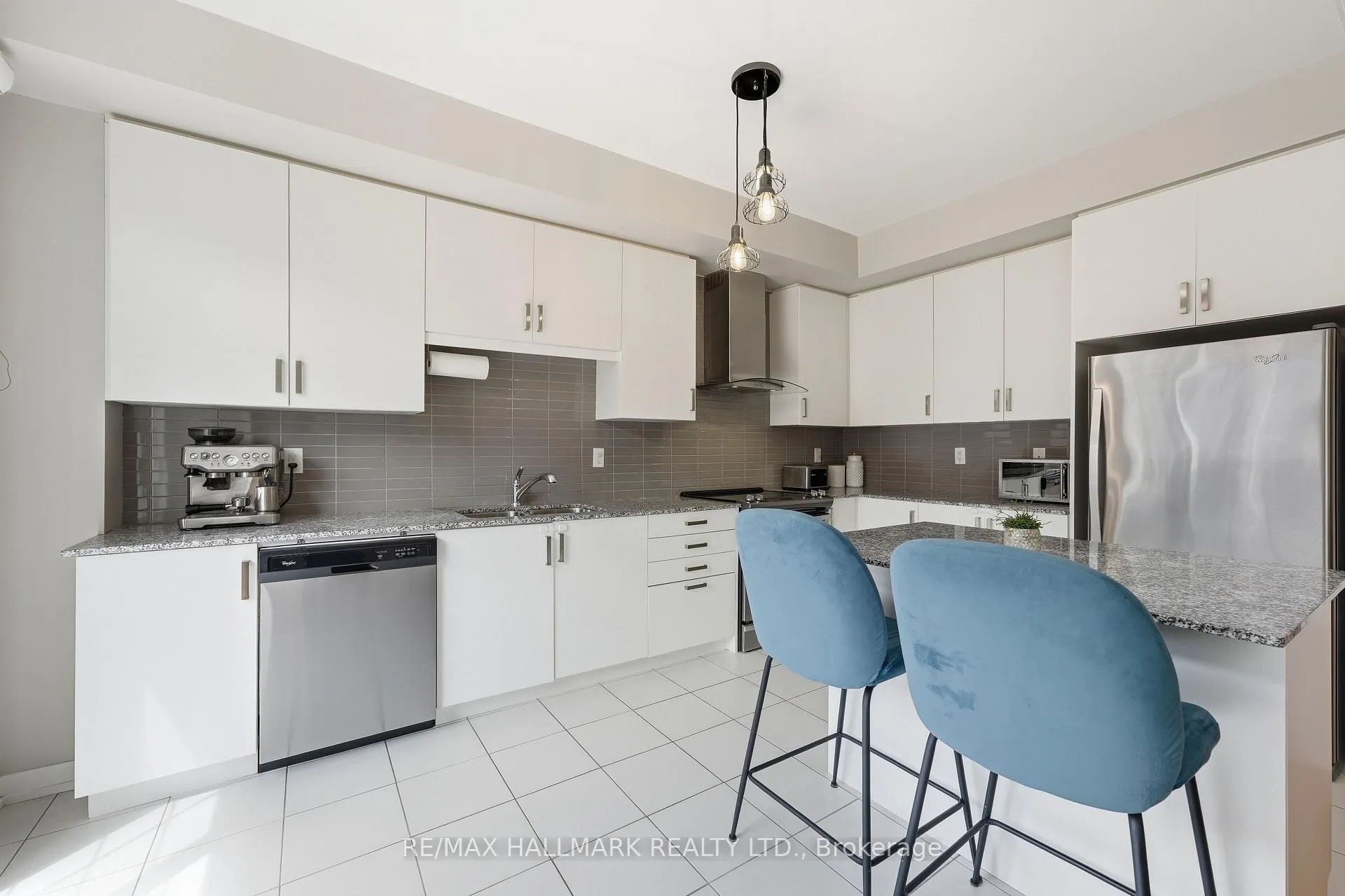 Photo 12 of 7 Harcourt Street, Vaughan, Patterson — HOMEH