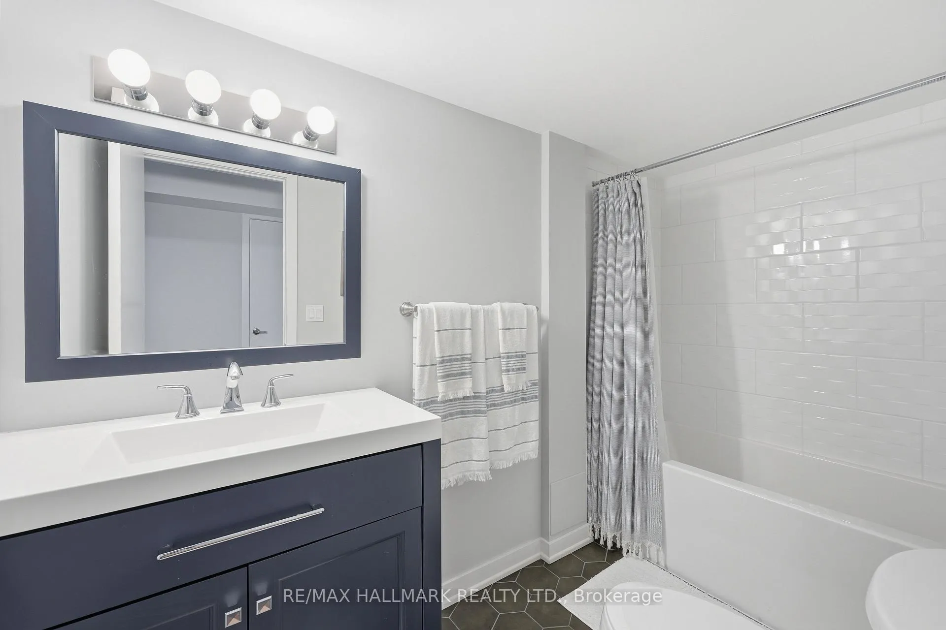 Photo 34 of 7 Harcourt Street, Vaughan, Patterson — HOMEH